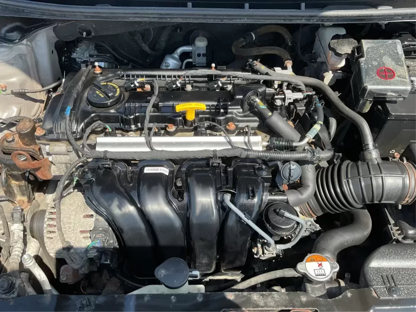 2013 Hyundai Elantra GLS (5NPDH4AE6DH) with an 1.8L I-4 DOHC engine, located at 880 E. National Road, Vandalia, OH, 45377, (937) 908-9800, 39.891918, -84.183594 - Photo#10