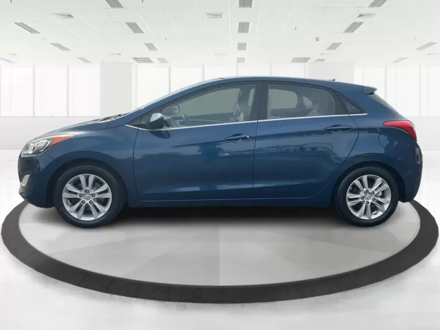 2014 Hyundai Elantra GT GT (KMHD35LH4EU) with an Other engine, located at 1230 East Main St, Xenia, OH, 45385, (937) 908-9800, 39.688026, -83.910172 - Photo#5