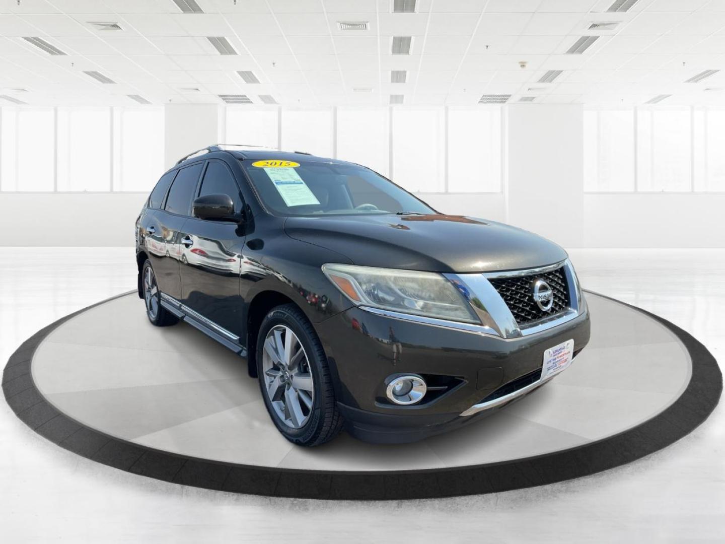 2015 Nissan Pathfinder Platinum (5N1AR2MN9FC) with an 3.5L V-6 DOHC engine, located at 1230 East Main St, Xenia, OH, 45385, (937) 908-9800, 39.688026, -83.910172 - Photo#0