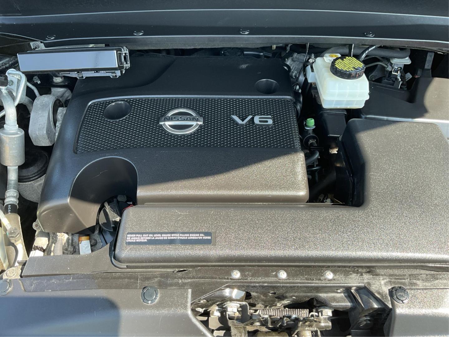 2015 Nissan Pathfinder Platinum (5N1AR2MN9FC) with an 3.5L V-6 DOHC engine, located at 1230 East Main St, Xenia, OH, 45385, (937) 908-9800, 39.688026, -83.910172 - Photo#10