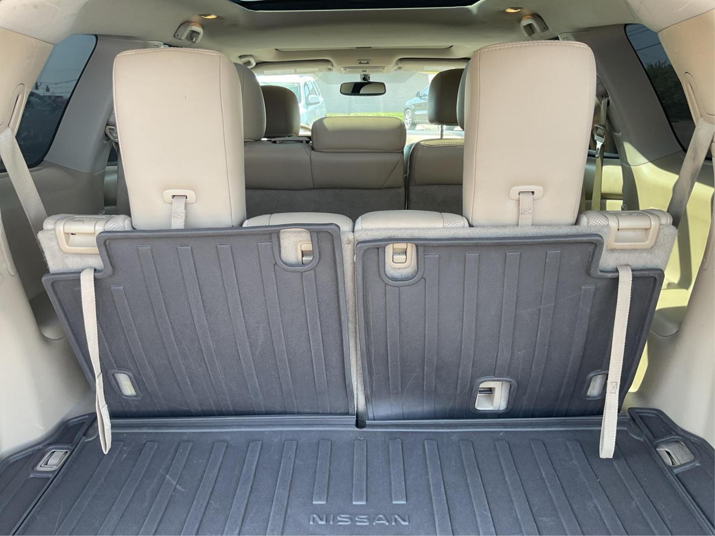 2015 Nissan Pathfinder Platinum (5N1AR2MN9FC) with an 3.5L V-6 DOHC engine, located at 1230 East Main St, Xenia, OH, 45385, (937) 908-9800, 39.688026, -83.910172 - Photo#11