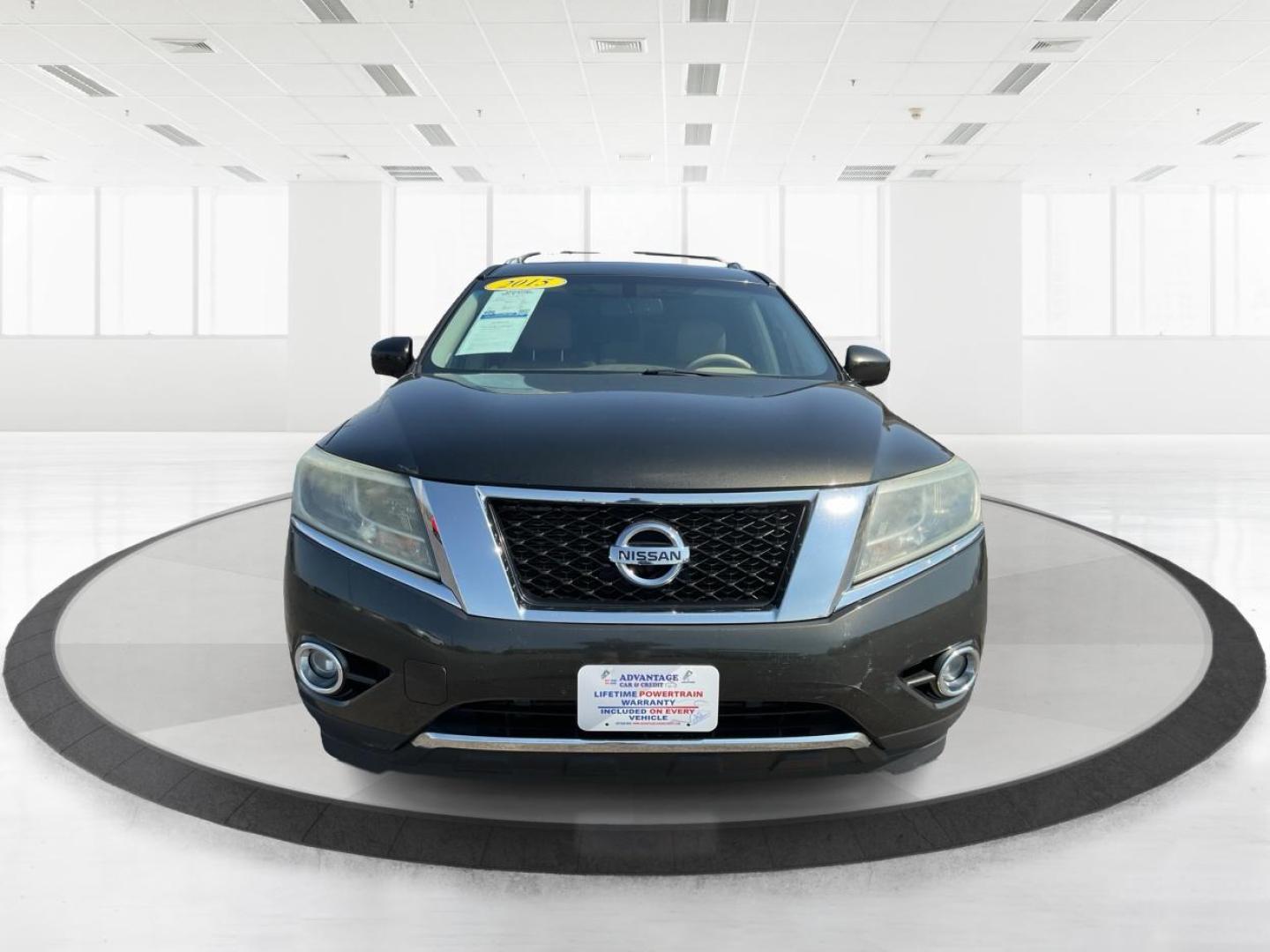 2015 Nissan Pathfinder Platinum (5N1AR2MN9FC) with an 3.5L V-6 DOHC engine, located at 1230 East Main St, Xenia, OH, 45385, (937) 908-9800, 39.688026, -83.910172 - Photo#6