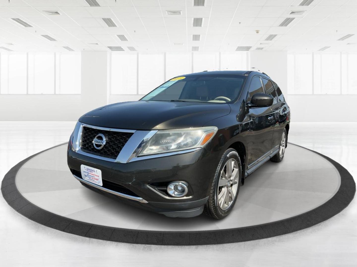 2015 Nissan Pathfinder Platinum (5N1AR2MN9FC) with an 3.5L V-6 DOHC engine, located at 1230 East Main St, Xenia, OH, 45385, (937) 908-9800, 39.688026, -83.910172 - Photo#7