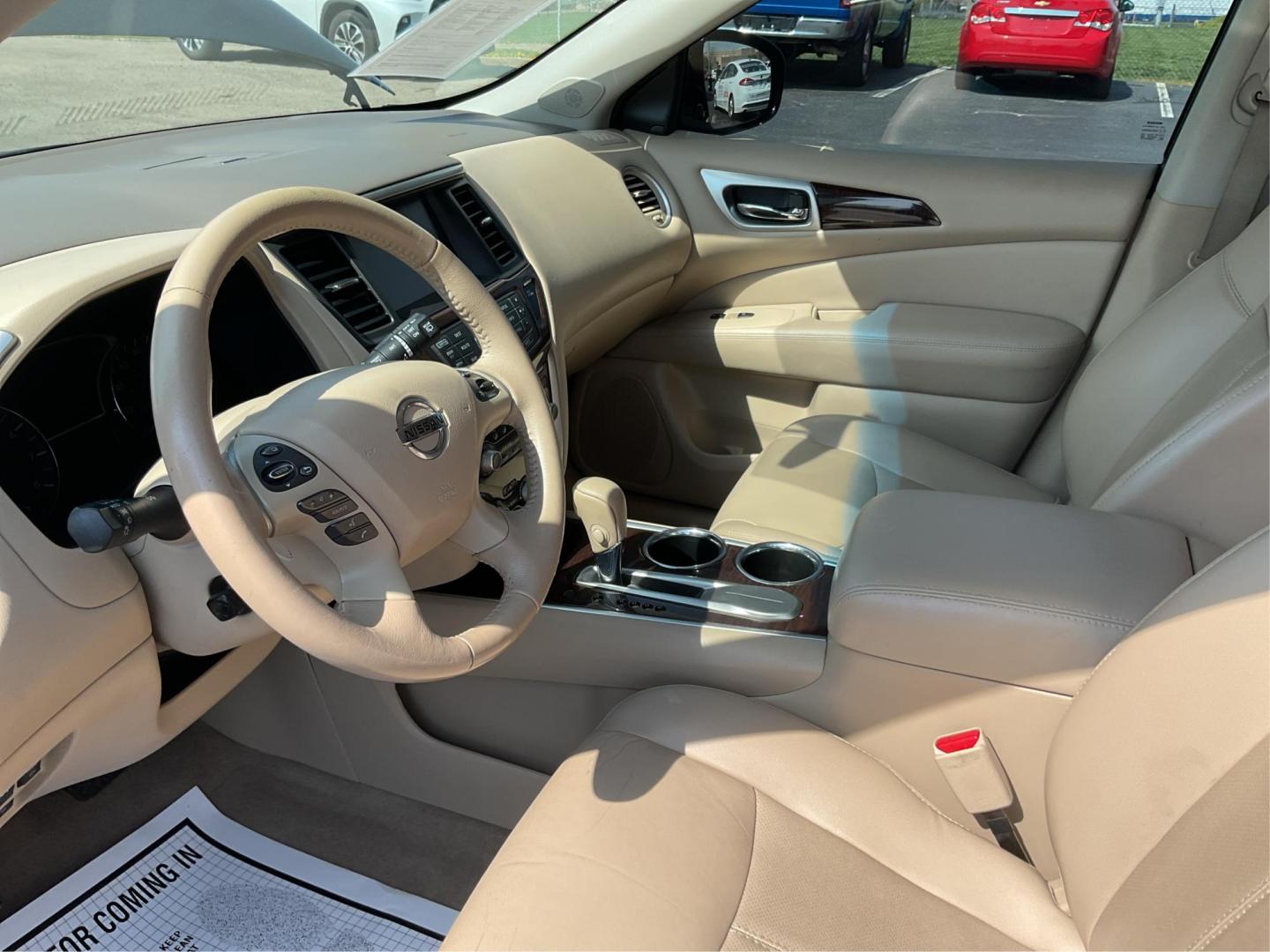 2015 Nissan Pathfinder Platinum (5N1AR2MN9FC) with an 3.5L V-6 DOHC engine, located at 1230 East Main St, Xenia, OH, 45385, (937) 908-9800, 39.688026, -83.910172 - Photo#8