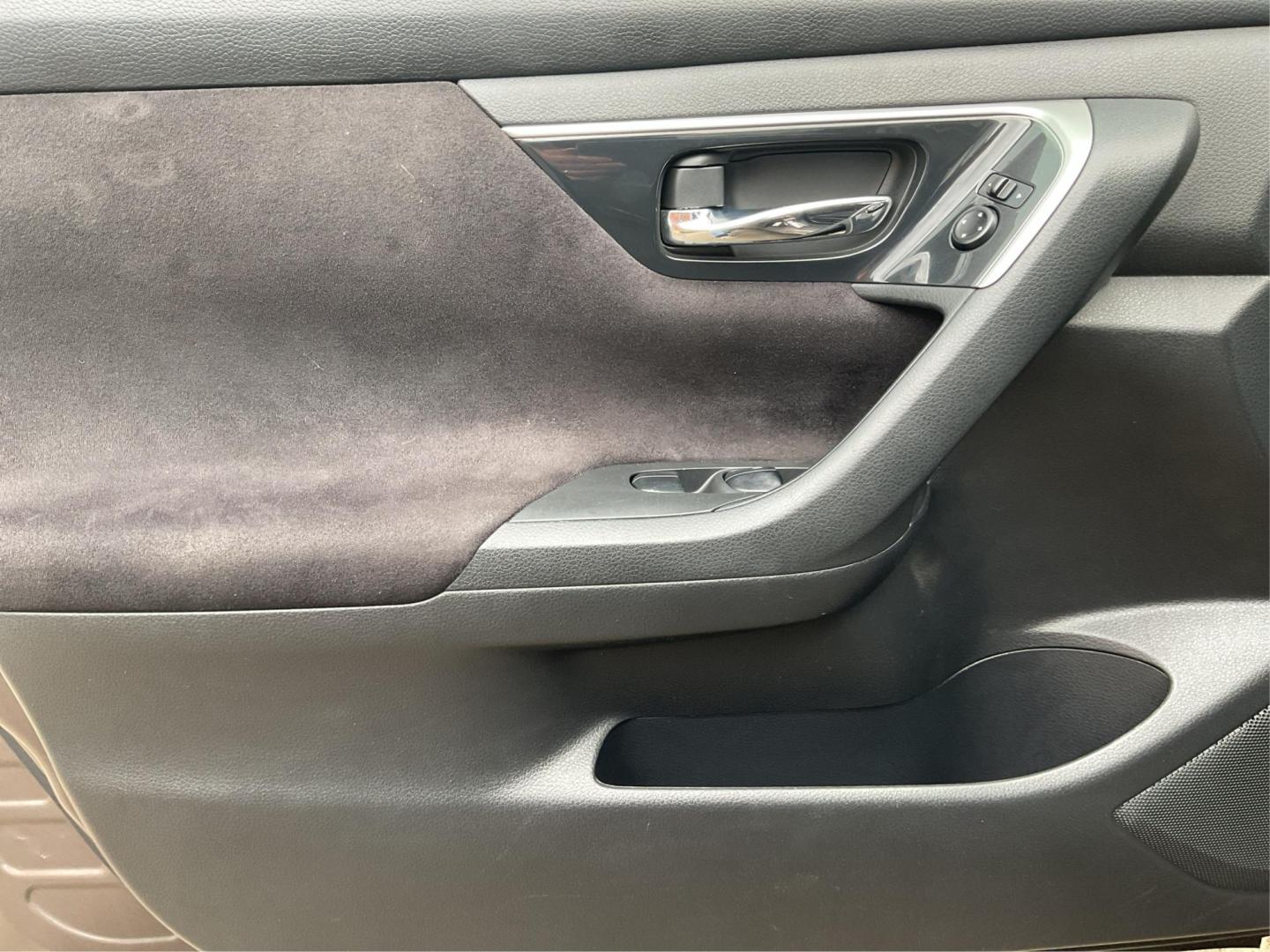 2013 Nissan Altima 2.5 S (1N4AL3APXDN) with an 2.5L I-4 DOHC engine, located at 1184 Kauffman Ave, Fairborn, OH, 45324, (937) 908-9800, 39.807072, -84.030914 - Photo#17
