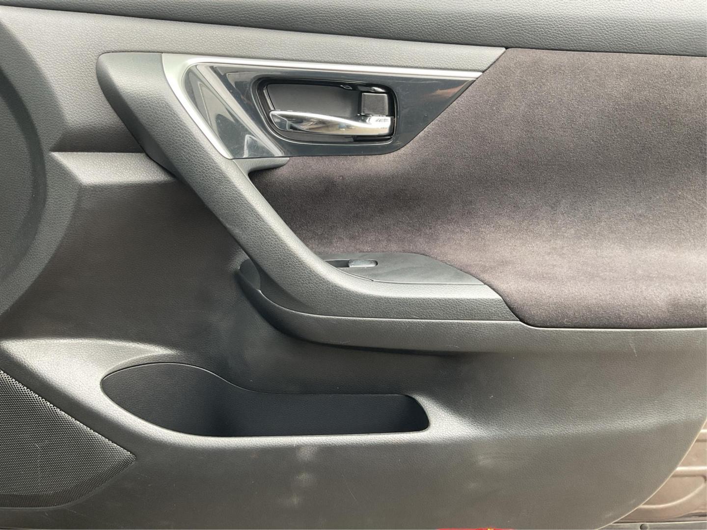 2013 Nissan Altima 2.5 S (1N4AL3APXDN) with an 2.5L I-4 DOHC engine, located at 1184 Kauffman Ave, Fairborn, OH, 45324, (937) 908-9800, 39.807072, -84.030914 - Photo#18