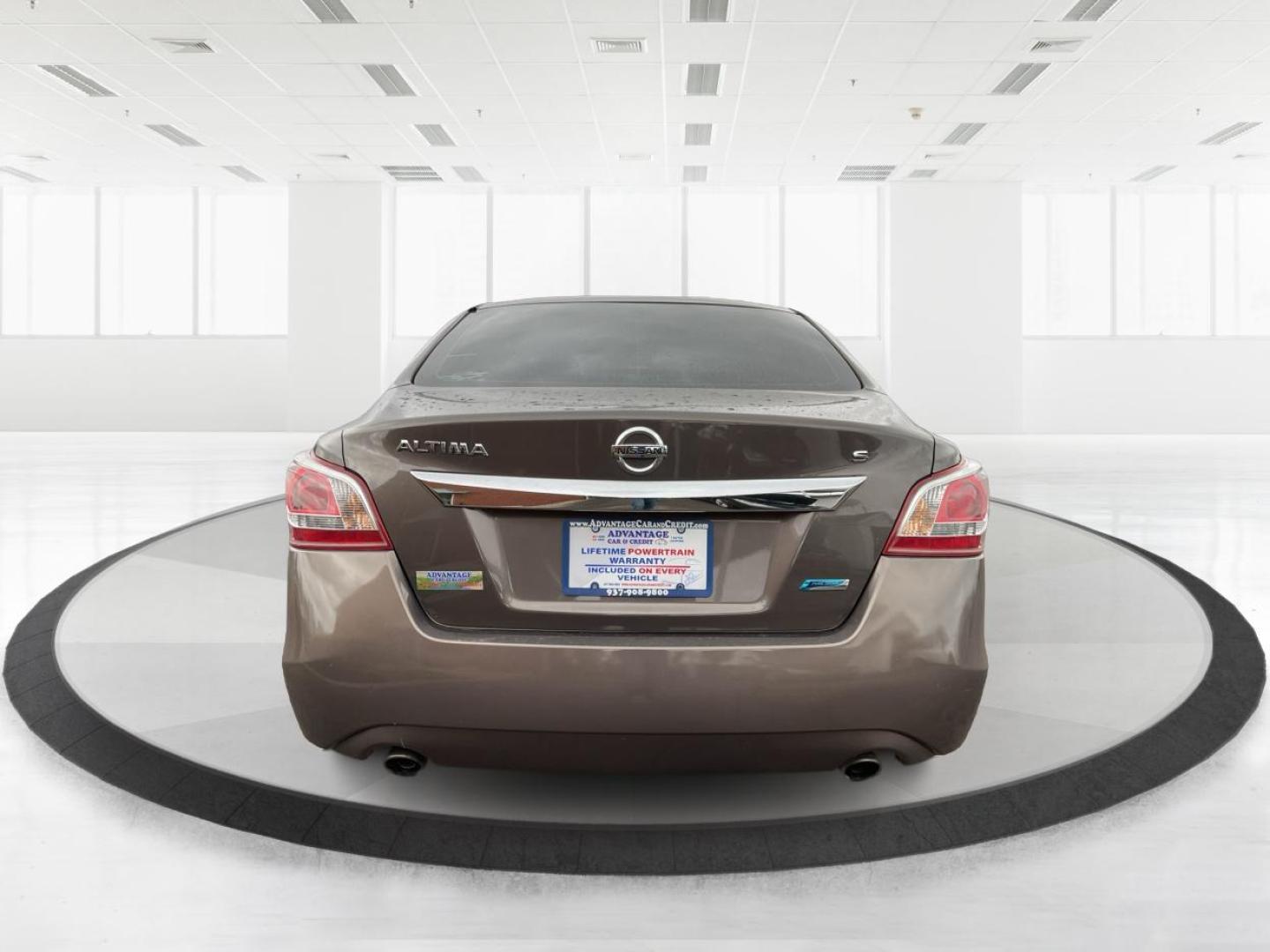 2013 Nissan Altima 2.5 S (1N4AL3APXDN) with an 2.5L I-4 DOHC engine, located at 1184 Kauffman Ave, Fairborn, OH, 45324, (937) 908-9800, 39.807072, -84.030914 - Photo#3