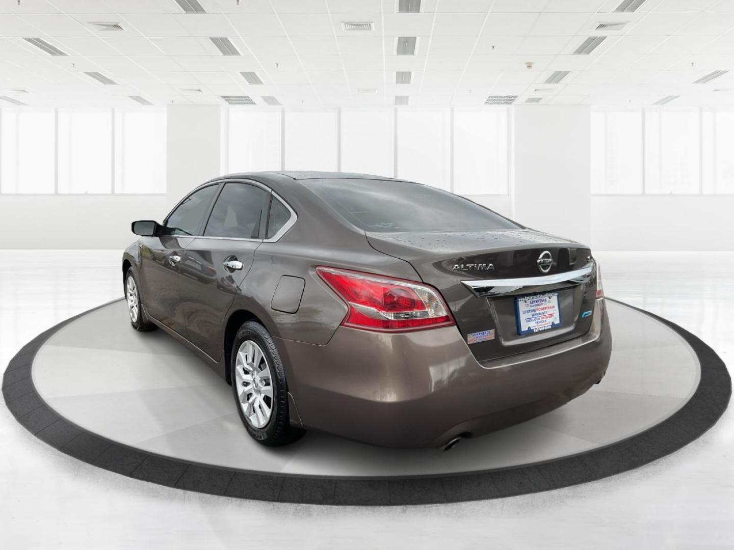 2013 Nissan Altima 2.5 S (1N4AL3APXDN) with an 2.5L I-4 DOHC engine, located at 1184 Kauffman Ave, Fairborn, OH, 45324, (937) 908-9800, 39.807072, -84.030914 - Photo#4