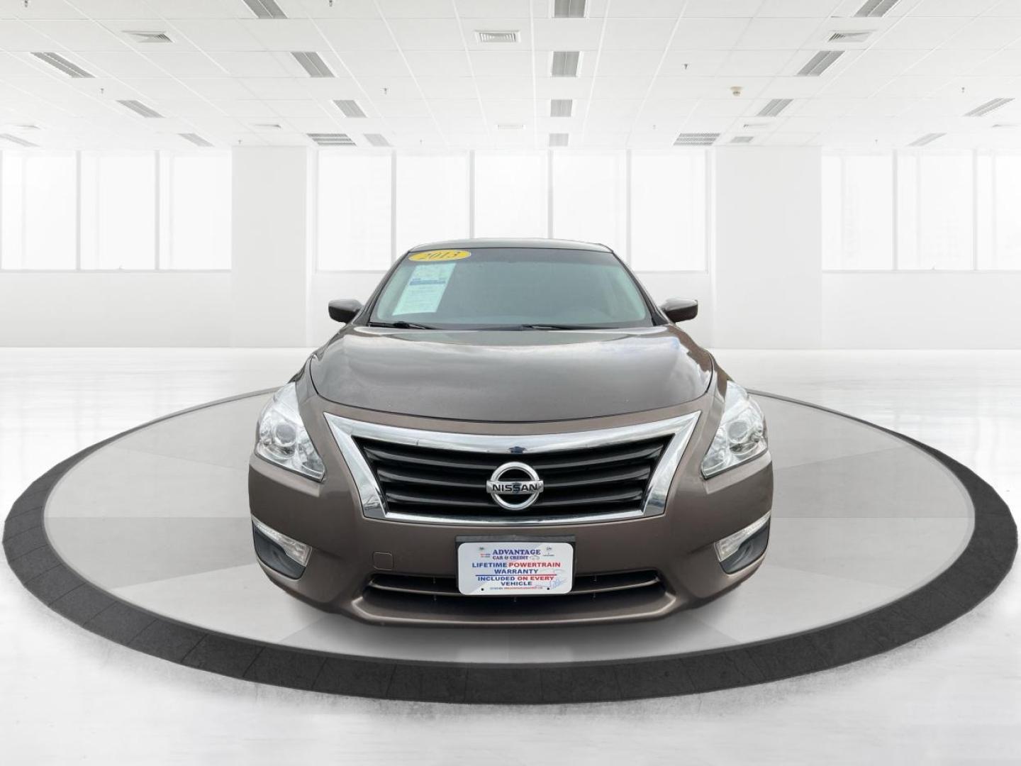 2013 Nissan Altima 2.5 S (1N4AL3APXDN) with an 2.5L I-4 DOHC engine, located at 1184 Kauffman Ave, Fairborn, OH, 45324, (937) 908-9800, 39.807072, -84.030914 - Photo#6
