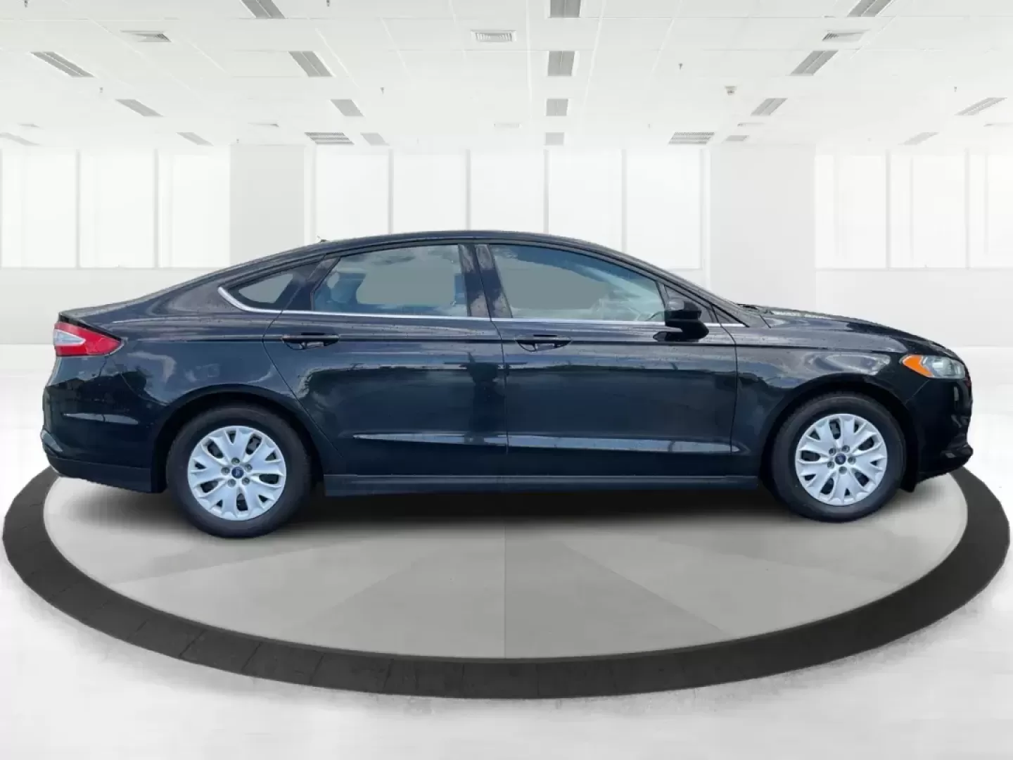 2014 Ford Fusion S (3FA6P0G75ER) with an Duratec 2.5L I-4 DOHC engine, located at 401 Woodman Dr, Riverside, OH, 45431, (937) 908-9800, 39.760899, -84.123421 - Photo#1