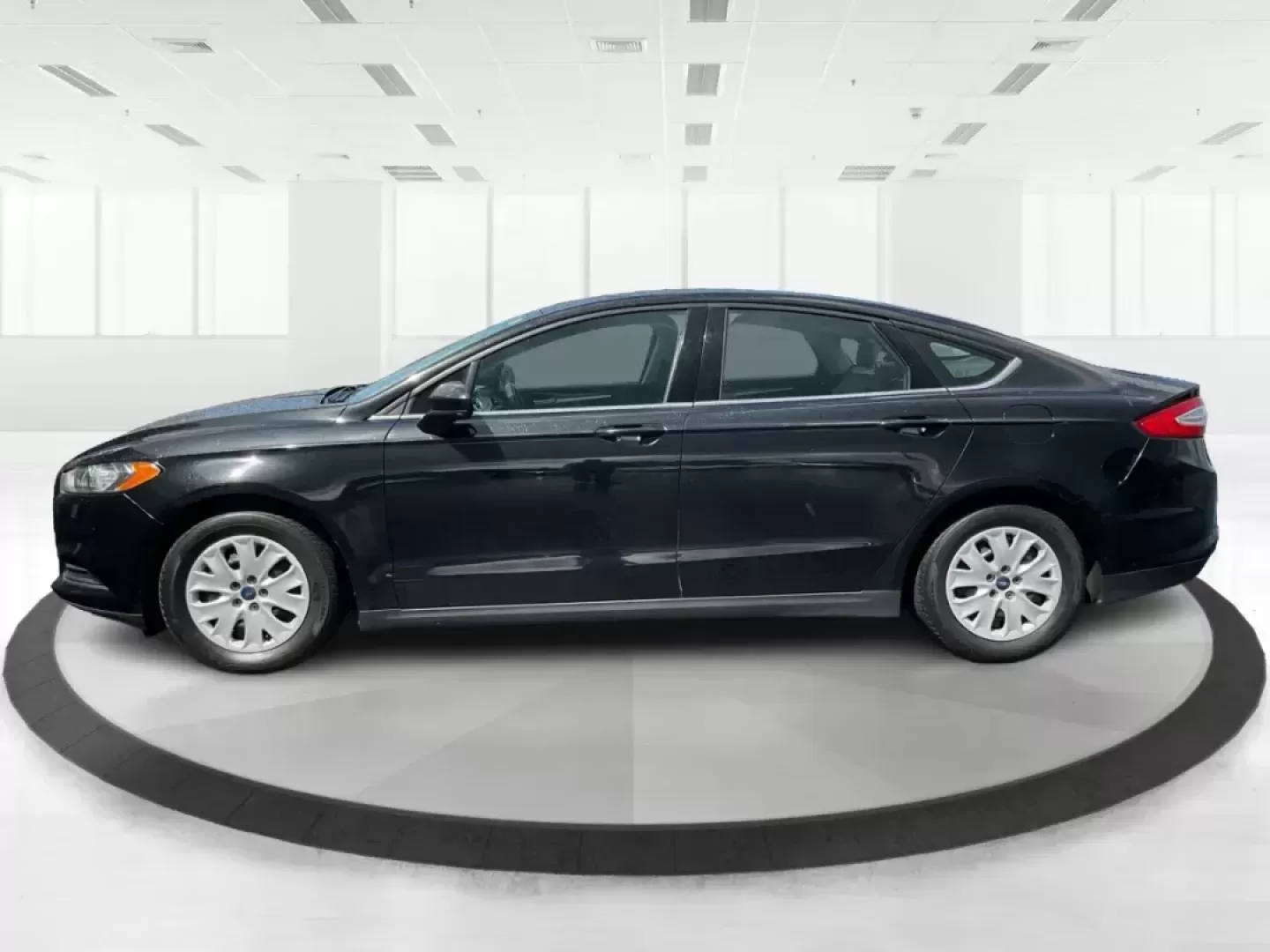 2014 Ford Fusion S (3FA6P0G75ER) with an Duratec 2.5L I-4 DOHC engine, located at 401 Woodman Dr, Riverside, OH, 45431, (937) 908-9800, 39.760899, -84.123421 - Photo#5