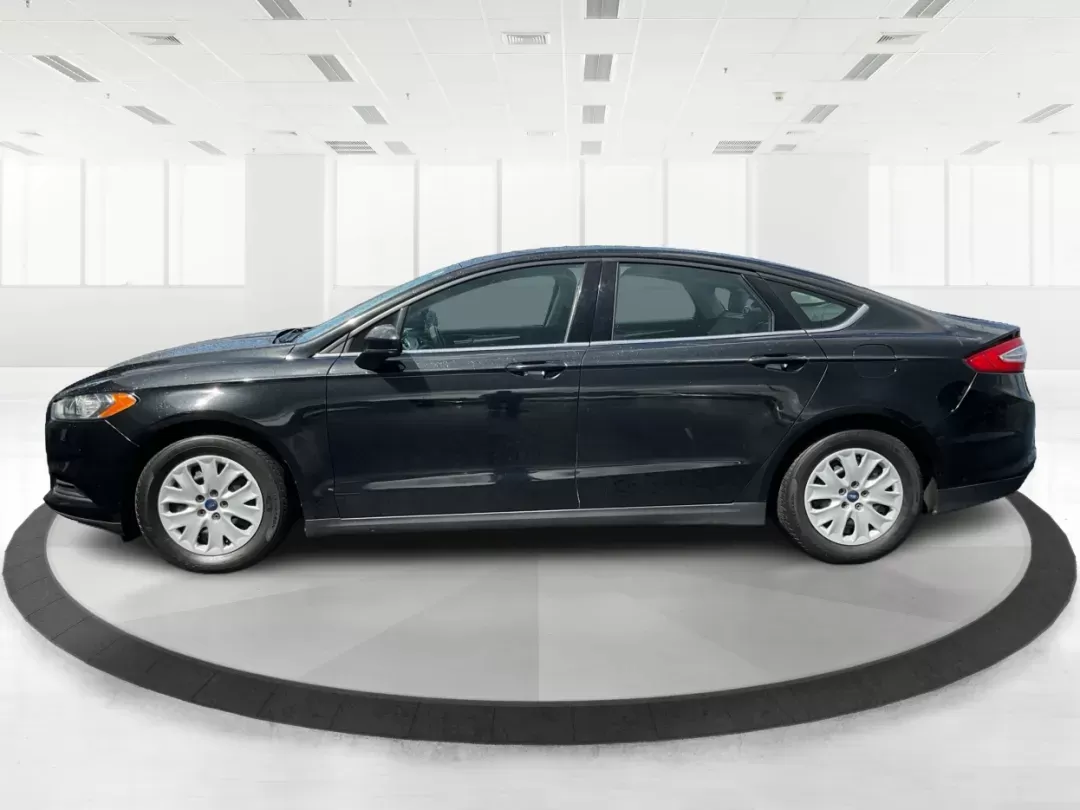 2014 Ford Fusion S (3FA6P0G75ER) with an Duratec 2.5L I-4 DOHC engine, located at 1230 East Main St, Xenia, OH, 45385, (937) 908-9800, 39.688026, -83.910172 - 2014 Ford Fusion S - Photo#5