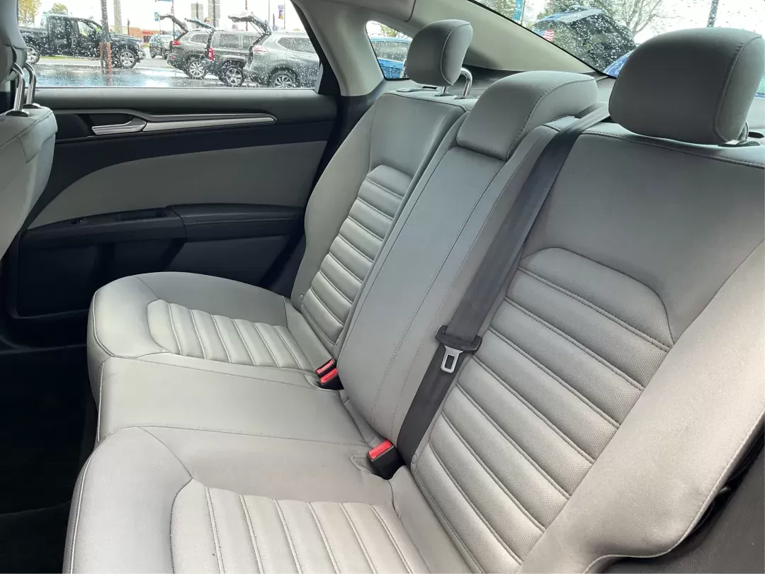 2014 Ford Fusion S (3FA6P0G75ER) with an Duratec 2.5L I-4 DOHC engine, located at 1230 East Main St, Xenia, OH, 45385, (937) 908-9800, 39.688026, -83.910172 - 2014 Ford Fusion S - Photo#9