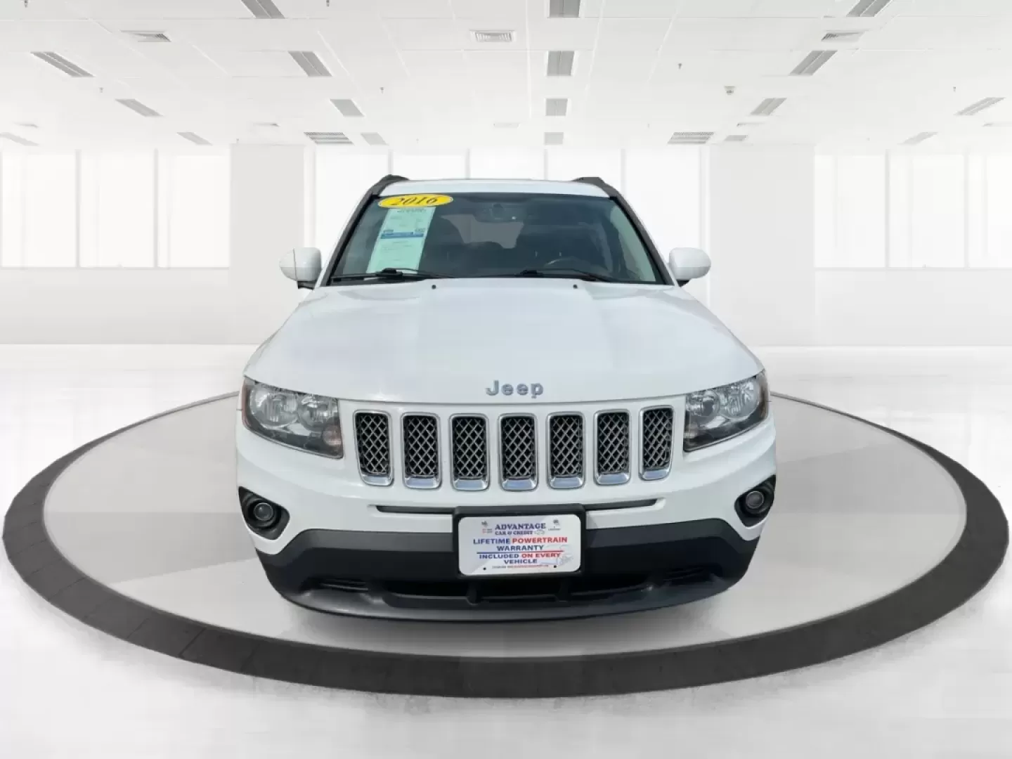 2016 Jeep Compass Latitude (1C4NJDEB9GD) with an 2.4L I-4 DOHC engine, located at 401 Woodman Dr, Riverside, OH, 45431, (937) 908-9800, 39.760899, -84.123421 - 2016 Jeep Compass Latitude - Photo#5