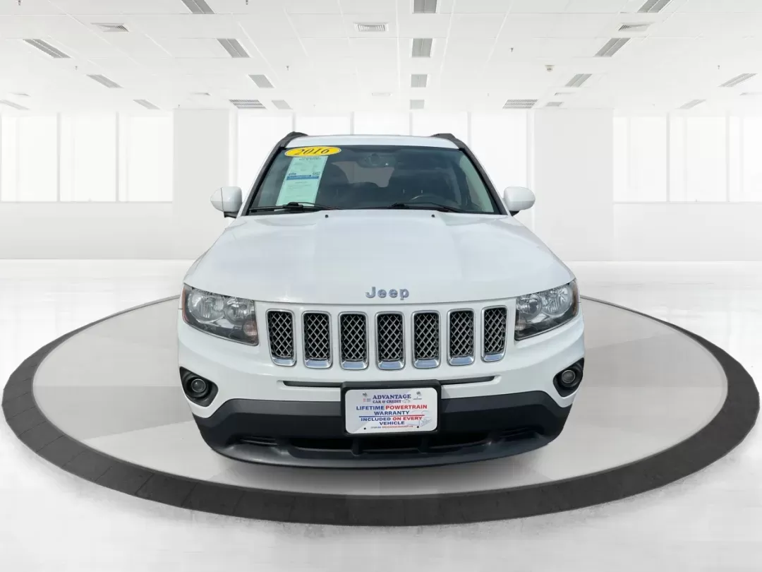 2016 Jeep Compass Latitude (1C4NJDEB9GD) with an 2.4L I-4 DOHC engine, located at 401 Woodman Dr, Riverside, OH, 45431, (937) 908-9800, 39.760899, -84.123421 - 2016 Jeep Compass Latitude - Photo#5