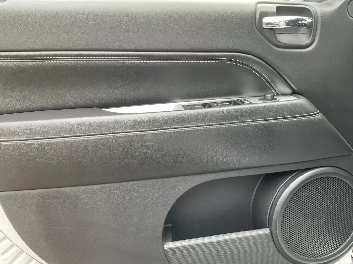 2016 Jeep Compass Latitude (1C4NJDEB9GD) with an 2.4L I-4 DOHC engine, located at 401 Woodman Dr, Riverside, OH, 45431, (937) 908-9800, 39.760899, -84.123421 - 2016 Jeep Compass Latitude - Photo#15