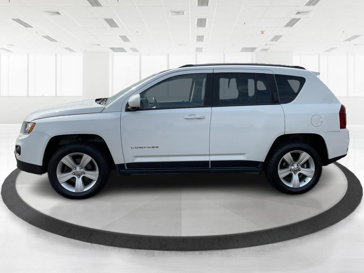 2016 Jeep Compass Latitude (1C4NJDEB9GD) with an 2.4L I-4 DOHC engine, located at 401 Woodman Dr, Riverside, OH, 45431, (937) 908-9800, 39.760899, -84.123421 - 2016 Jeep Compass Latitude - Photo#4
