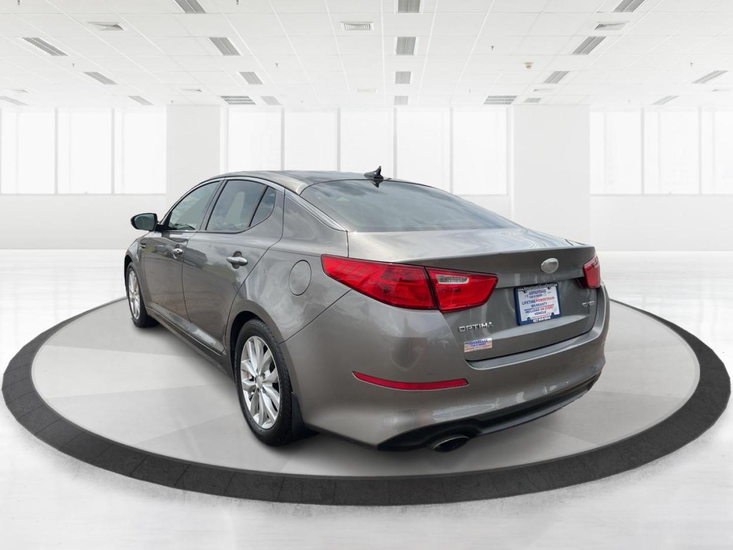 2014 Kia Optima EX (5XXGN4A76EG) with an Theta II 2.4L I-4 gasoline direct injection engine, located at 1184 Kauffman Ave, Fairborn, OH, 45324, (937) 908-9800, 39.807072, -84.030914 - Photo#4
