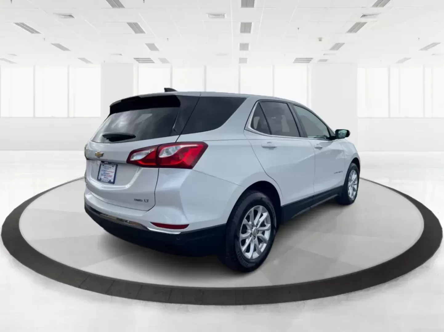 2019 Chevrolet Equinox LT (2GNAXUEV1K6) with an 1.5L I-4 gasoline direct injection engine, located at 4508 South Dixie Dr, Moraine, OH, 45439, (937) 908-9800, 39.689976, -84.218452 - Photo#2