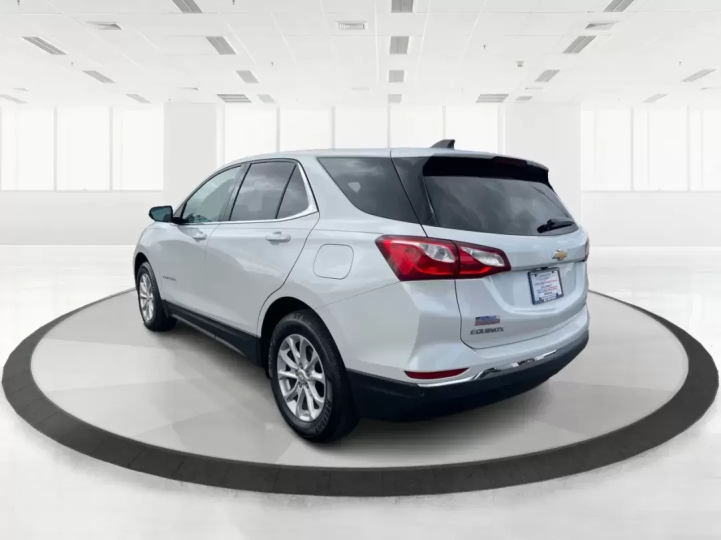 2019 Chevrolet Equinox LT (2GNAXUEV1K6) with an 1.5L I-4 gasoline direct injection engine, located at 4508 South Dixie Dr, Moraine, OH, 45439, (937) 908-9800, 39.689976, -84.218452 - Photo#4