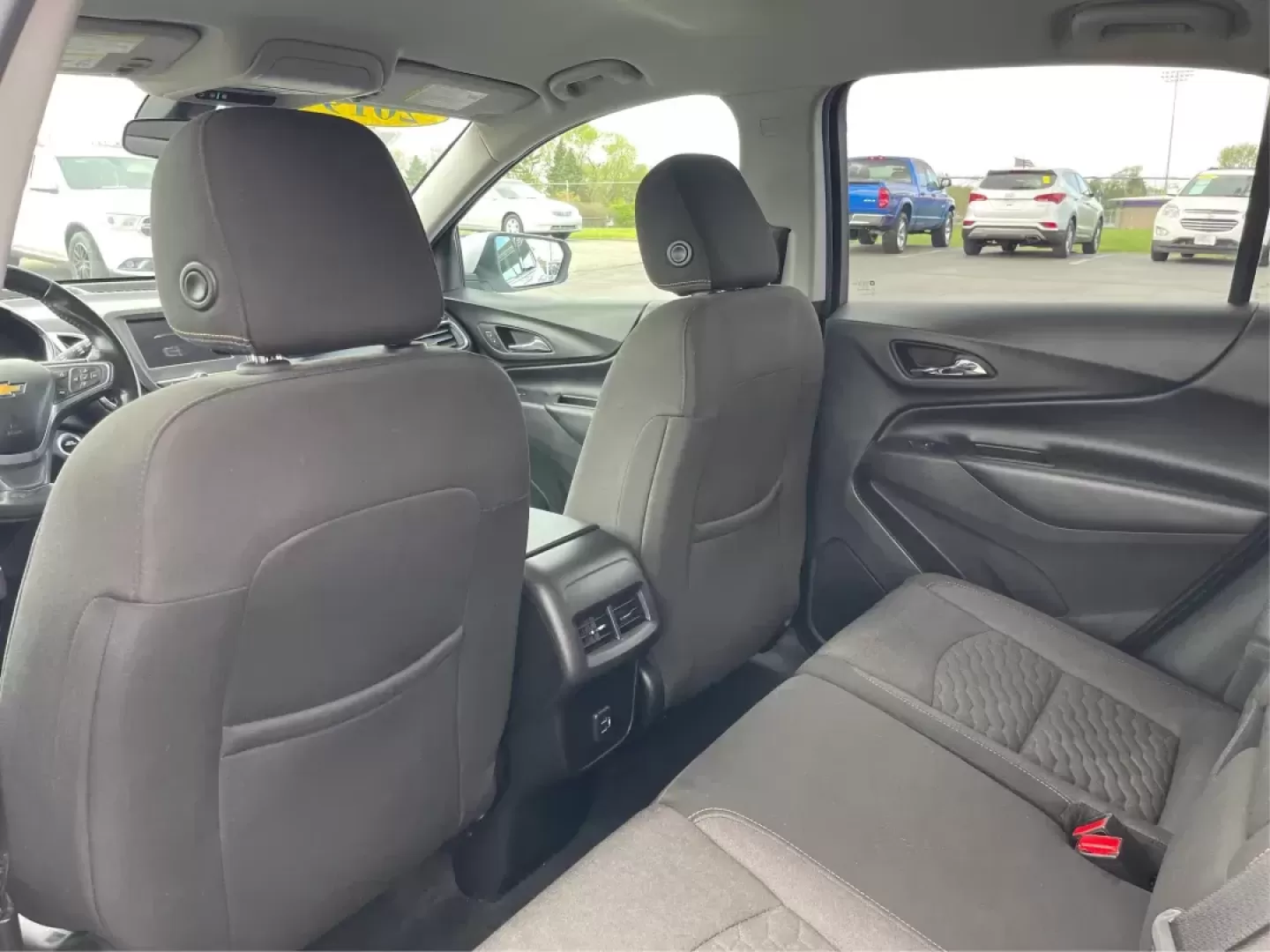 2019 Chevrolet Equinox LT (2GNAXUEV1K6) with an 1.5L I-4 gasoline direct injection engine, located at 4508 South Dixie Dr, Moraine, OH, 45439, (937) 908-9800, 39.689976, -84.218452 - Photo#9