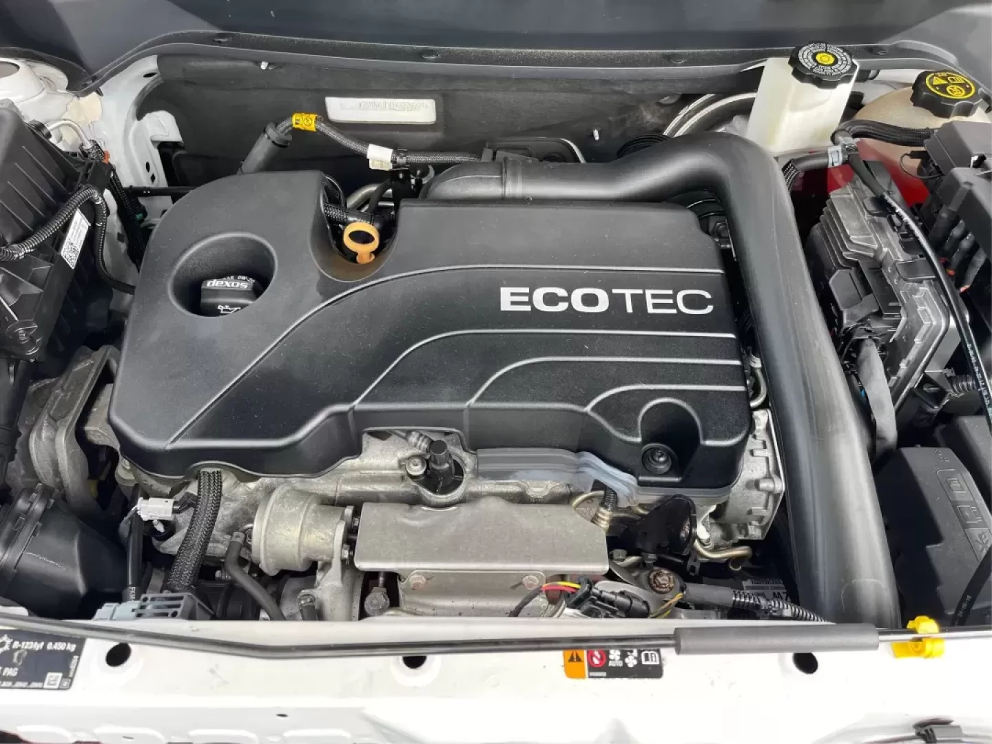 2019 Chevrolet Equinox LT (2GNAXUEV1K6) with an 1.5L I-4 gasoline direct injection engine, located at 4508 South Dixie Dr, Moraine, OH, 45439, (937) 908-9800, 39.689976, -84.218452 - Photo#10