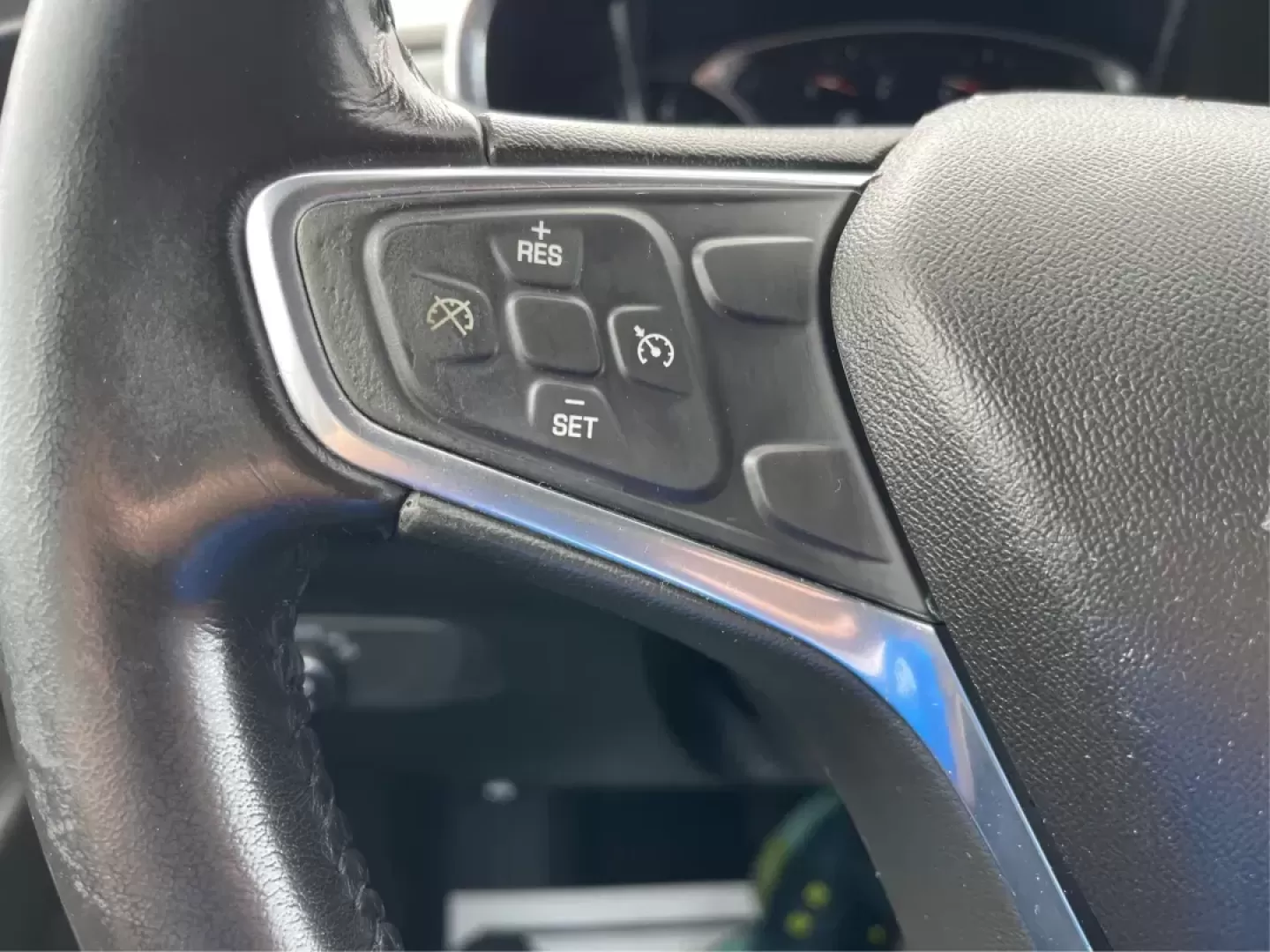 2019 Chevrolet Equinox LT (2GNAXUEV1K6) with an 1.5L I-4 gasoline direct injection engine, located at 4508 South Dixie Dr, Moraine, OH, 45439, (937) 908-9800, 39.689976, -84.218452 - Photo#15