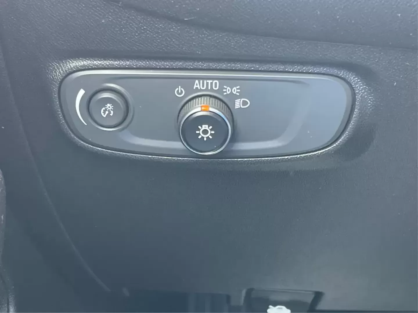 2019 Chevrolet Equinox LT (2GNAXUEV1K6) with an 1.5L I-4 gasoline direct injection engine, located at 4508 South Dixie Dr, Moraine, OH, 45439, (937) 908-9800, 39.689976, -84.218452 - Photo#16