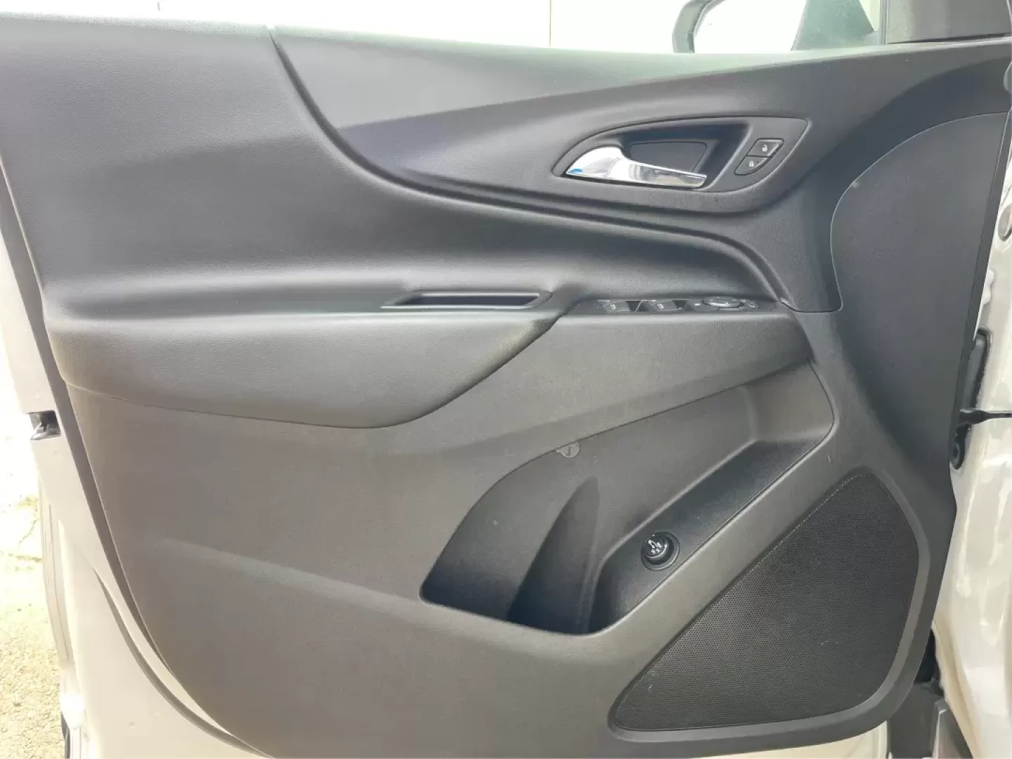 2019 Chevrolet Equinox LT (2GNAXUEV1K6) with an 1.5L I-4 gasoline direct injection engine, located at 4508 South Dixie Dr, Moraine, OH, 45439, (937) 908-9800, 39.689976, -84.218452 - Photo#18