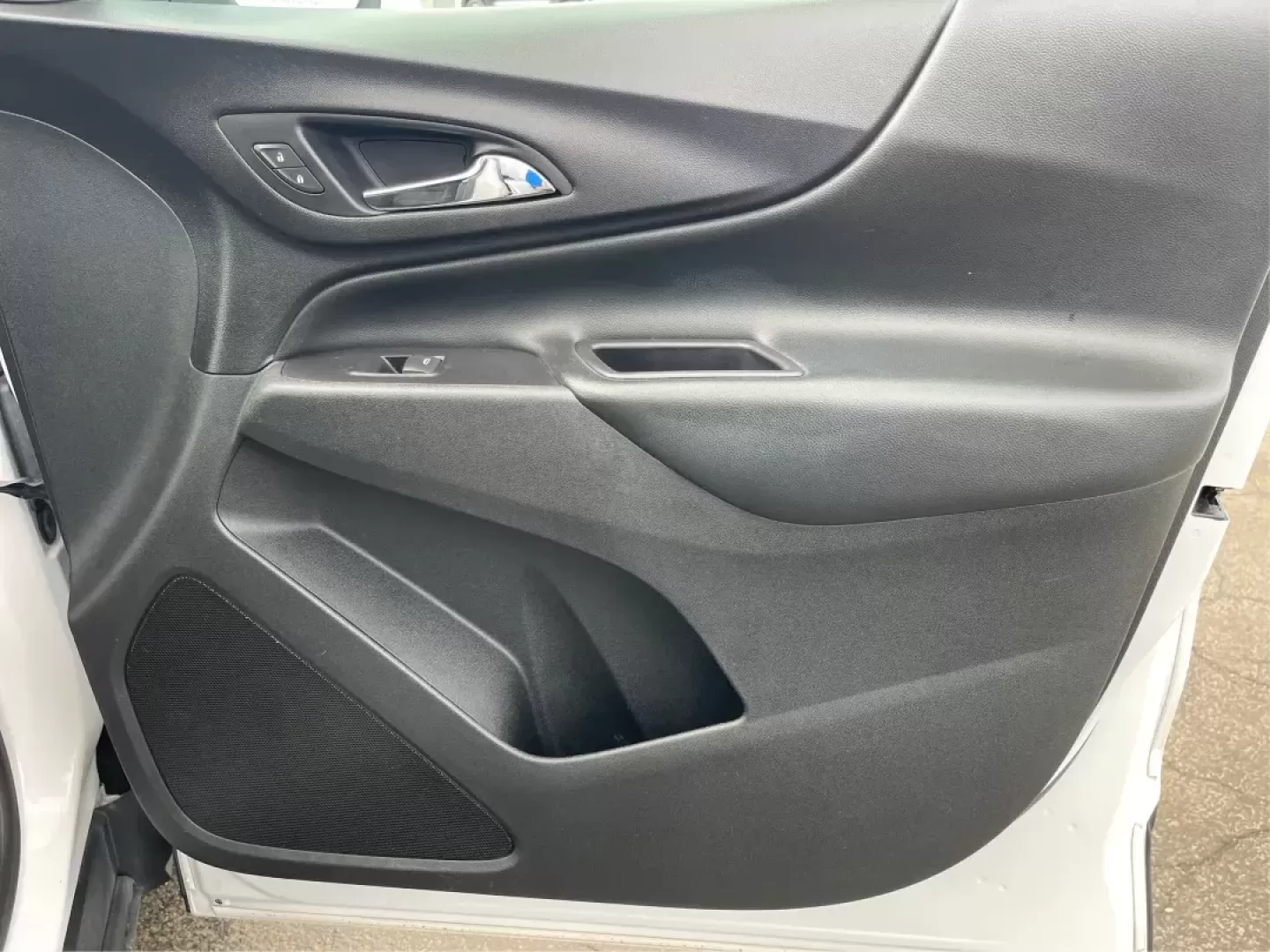 2019 Chevrolet Equinox LT (2GNAXUEV1K6) with an 1.5L I-4 gasoline direct injection engine, located at 4508 South Dixie Dr, Moraine, OH, 45439, (937) 908-9800, 39.689976, -84.218452 - Photo#19