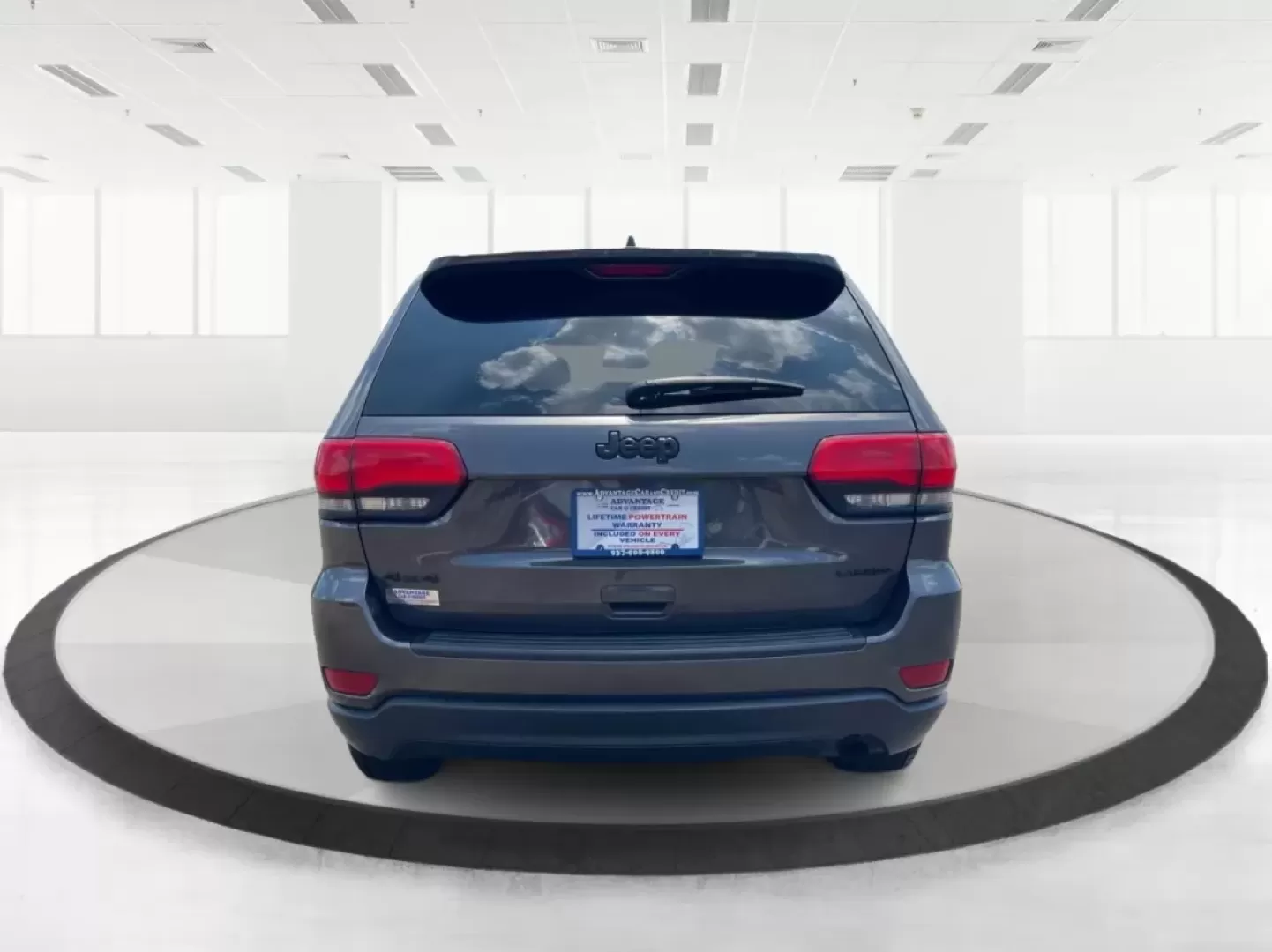 2016 Jeep Grand Cherokee Laredo (1C4RJFAG8GC) with an Pentastar 3.6L V-6 DOHC engine, located at 880 E. National Road, Vandalia, OH, 45377, (937) 908-9800, 39.891918, -84.183594 - **Elevate Your Adventures with the 2016 Jeep Grand Cherokee Laredo!**<br /> <br /> Are you ready to embark on your next adventure? Whether you're a growing family needing more space for weekend getaways or a commuter seeking a reliable ride for daily travels, the 2016 Jeep Grand Cherokee Laredo is y - Photo#3