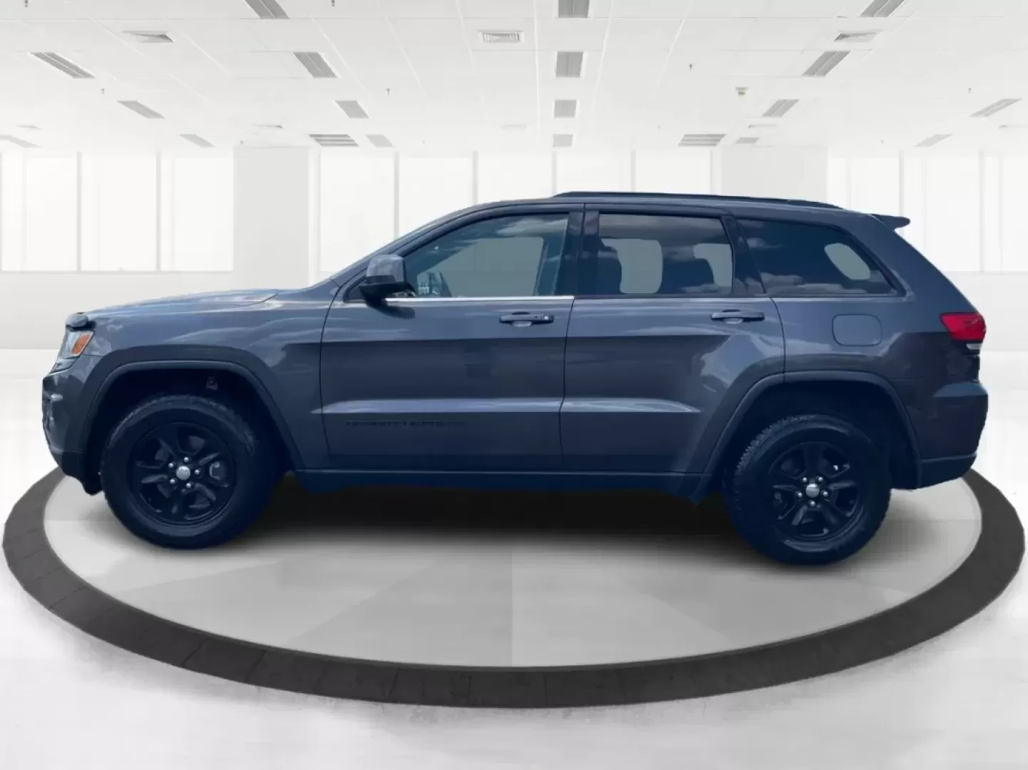 2016 Jeep Grand Cherokee Laredo (1C4RJFAG8GC) with an Pentastar 3.6L V-6 DOHC engine, located at 880 E. National Road, Vandalia, OH, 45377, (937) 908-9800, 39.891918, -84.183594 - **Elevate Your Adventures with the 2016 Jeep Grand Cherokee Laredo!**<br /> <br /> Are you ready to embark on your next adventure? Whether you're a growing family needing more space for weekend getaways or a commuter seeking a reliable ride for daily travels, the 2016 Jeep Grand Cherokee Laredo is y - Photo#5