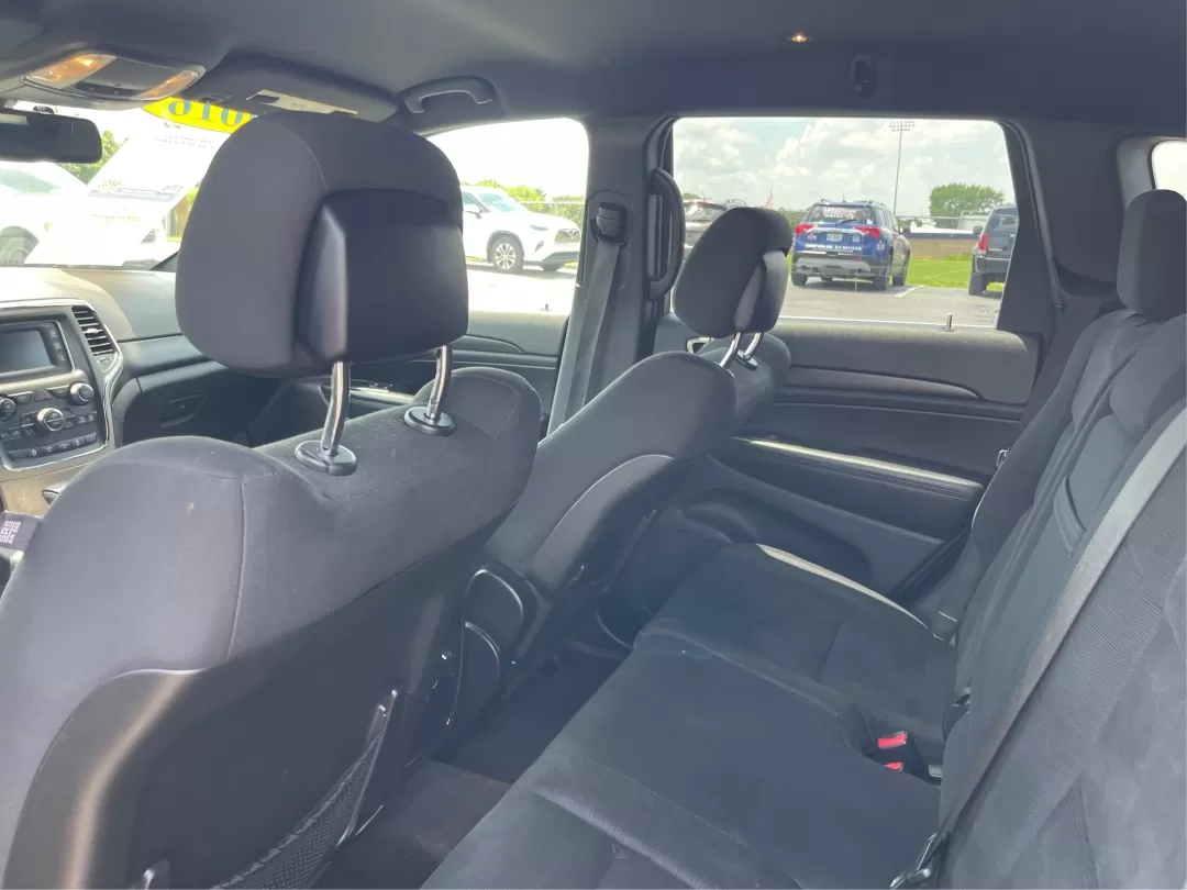 2016 Jeep Grand Cherokee Laredo (1C4RJFAG8GC) with an Pentastar 3.6L V-6 DOHC engine, located at 880 E. National Road, Vandalia, OH, 45377, (937) 908-9800, 39.891918, -84.183594 - Photo#10