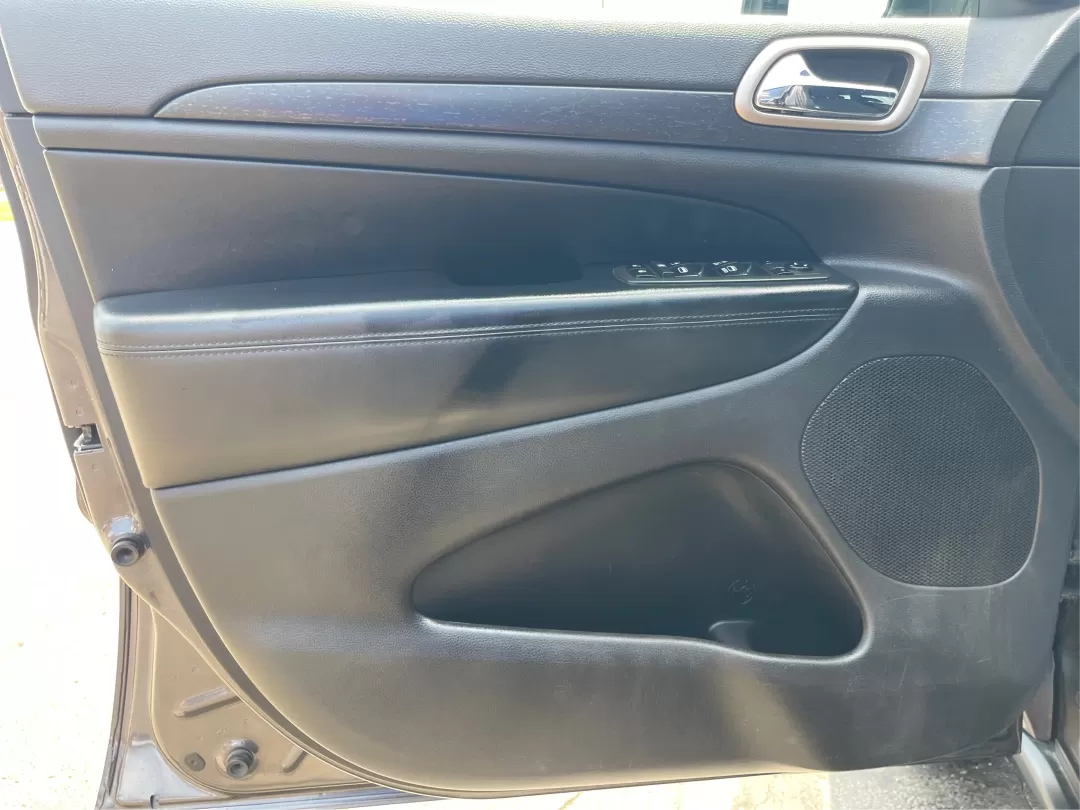 2016 Jeep Grand Cherokee Laredo (1C4RJFAG8GC) with an Pentastar 3.6L V-6 DOHC engine, located at 880 E. National Road, Vandalia, OH, 45377, (937) 908-9800, 39.891918, -84.183594 - Photo#19