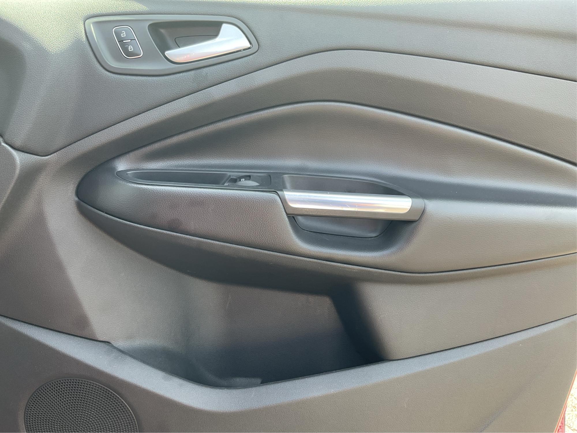 2017 Ford Escape SE (1FMCU0GD3HU) with an Other engine, located at 1184 Kauffman Ave, Fairborn, OH, 45324, (937) 908-9800, 39.807072, -84.030914 - Photo#19