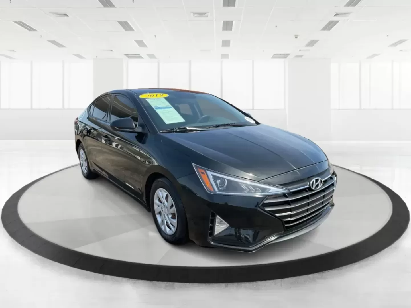 2019 Hyundai Elantra SE (5NPD74LF7KH) with an Nu 2L I-4 DOHC engine, located at 401 Woodman Dr, Riverside, OH, 45431, (937) 908-9800, 39.760899, -84.123421 - Photo#0