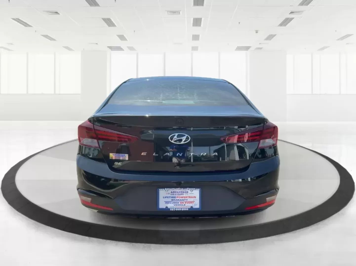 2019 Hyundai Elantra SE (5NPD74LF7KH) with an Nu 2L I-4 DOHC engine, located at 401 Woodman Dr, Riverside, OH, 45431, (937) 908-9800, 39.760899, -84.123421 - Photo#3