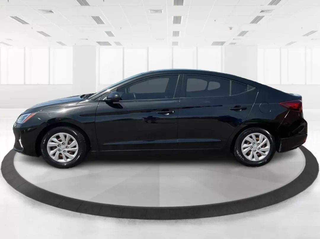 2019 Hyundai Elantra SE (5NPD74LF7KH) with an Nu 2L I-4 DOHC engine, located at 401 Woodman Dr, Riverside, OH, 45431, (937) 908-9800, 39.760899, -84.123421 - 2019 Hyundai Elantra SE - Photo#5
