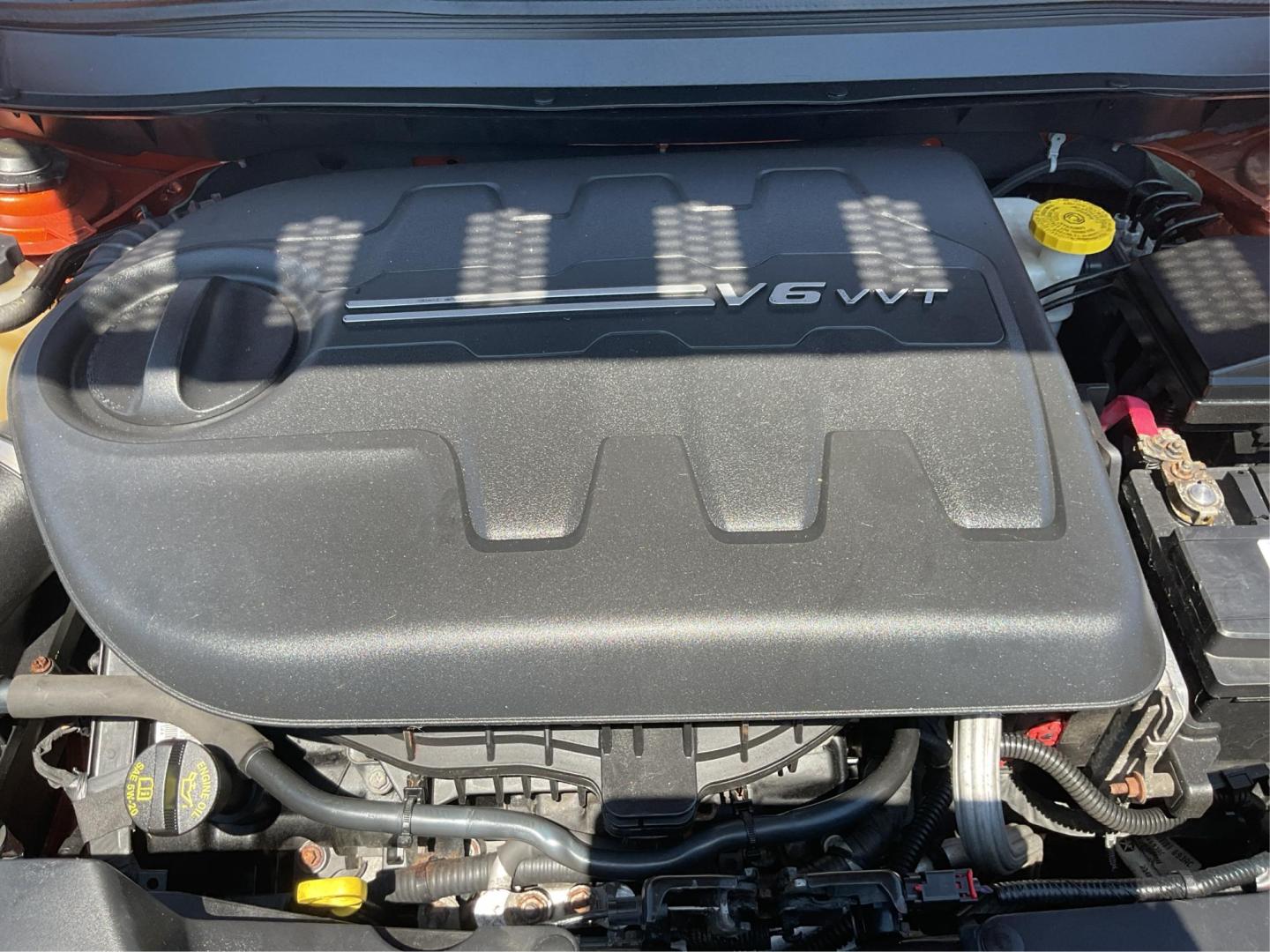 2015 Jeep Cherokee Trailhawk 4WD (1C4PJMBSXFW) with an 3.2L V6 DOHC 24V engine, 9-Speed Automatic transmission, located at 4508 South Dixie Dr, Moraine, OH, 45439, (937) 908-9800, 39.689976, -84.218452 - Photo#9