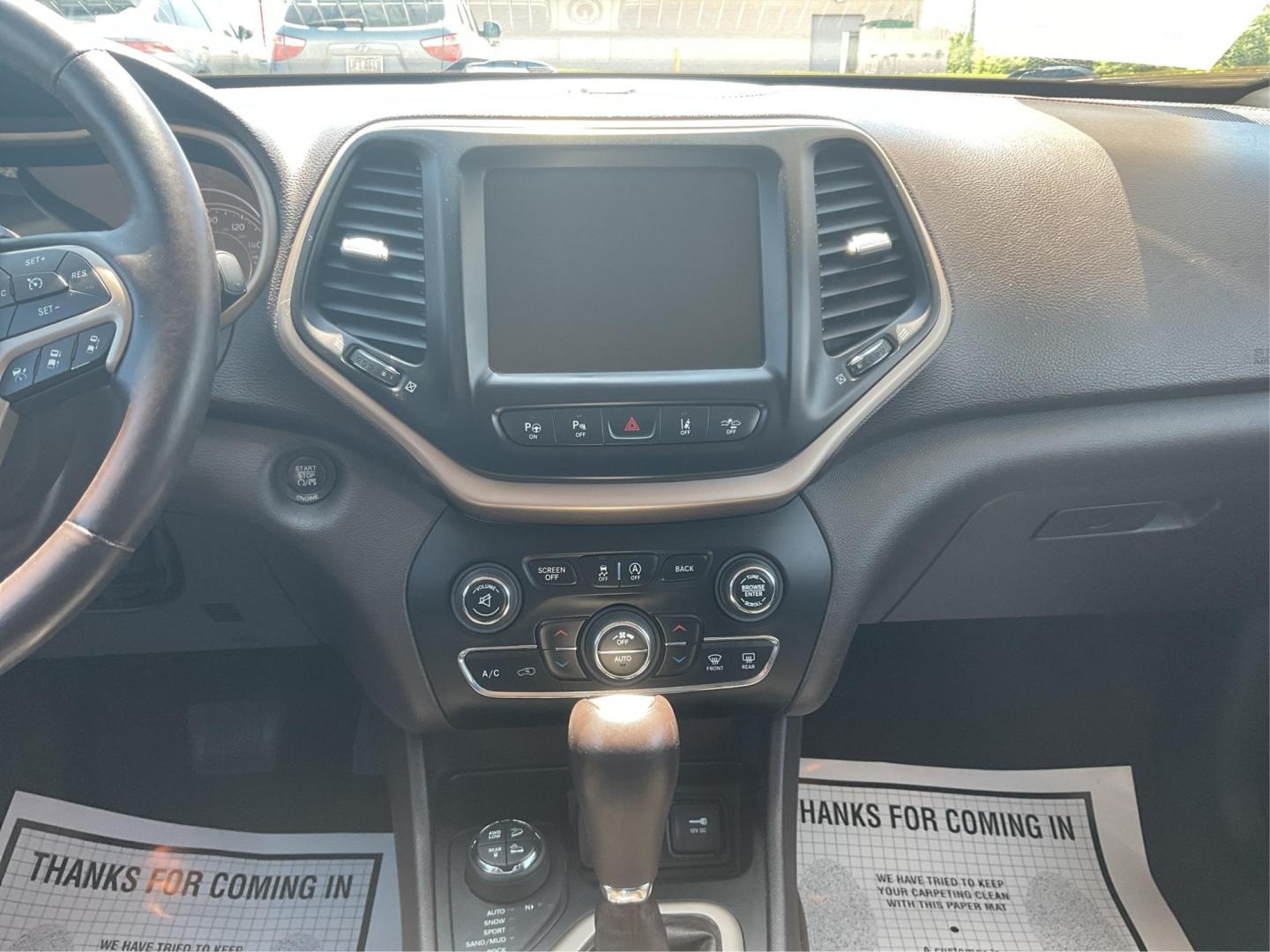 2015 Jeep Cherokee Trailhawk 4WD (1C4PJMBSXFW) with an 3.2L V6 DOHC 24V engine, 9-Speed Automatic transmission, located at 4508 South Dixie Dr, Moraine, OH, 45439, (937) 908-9800, 39.689976, -84.218452 - Photo#11