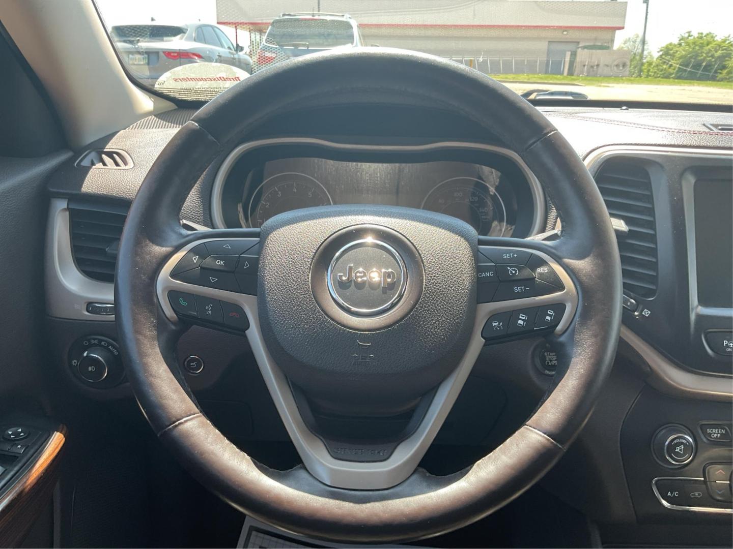 2015 Jeep Cherokee Trailhawk 4WD (1C4PJMBSXFW) with an 3.2L V6 DOHC 24V engine, 9-Speed Automatic transmission, located at 4508 South Dixie Dr, Moraine, OH, 45439, (937) 908-9800, 39.689976, -84.218452 - Photo#14
