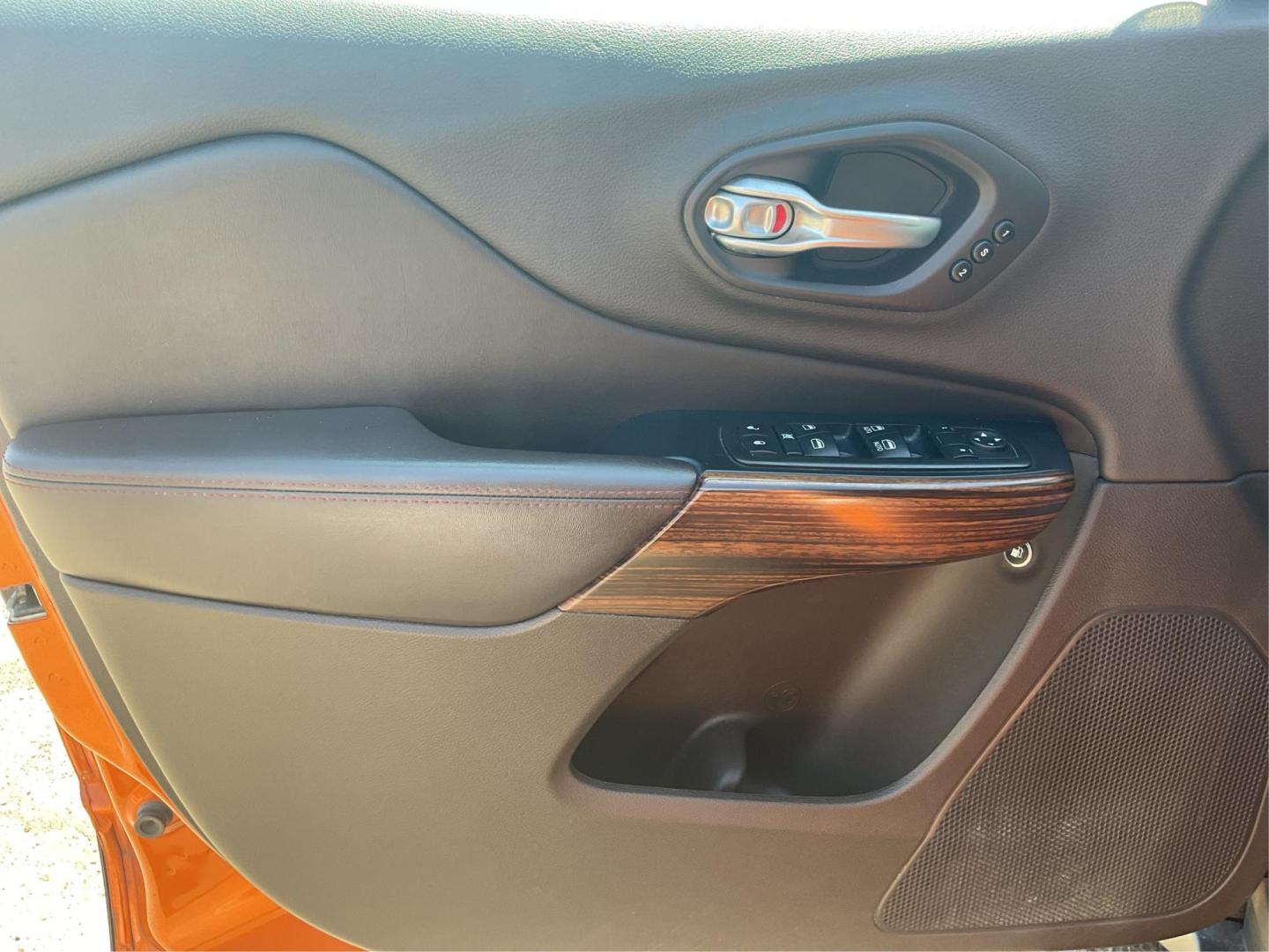 2015 Jeep Cherokee Trailhawk 4WD (1C4PJMBSXFW) with an 3.2L V6 DOHC 24V engine, 9-Speed Automatic transmission, located at 4508 South Dixie Dr, Moraine, OH, 45439, (937) 908-9800, 39.689976, -84.218452 - Photo#17