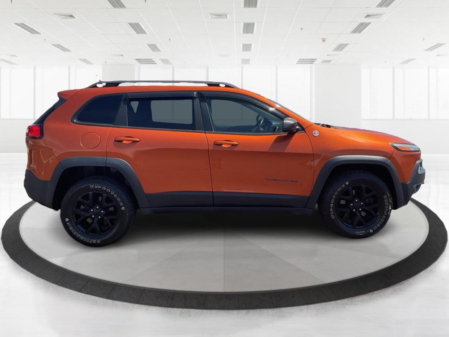 2015 Jeep Cherokee Trailhawk 4WD (1C4PJMBSXFW) with an 3.2L V6 DOHC 24V engine, 9-Speed Automatic transmission, located at 4508 South Dixie Dr, Moraine, OH, 45439, (937) 908-9800, 39.689976, -84.218452 - Photo#1
