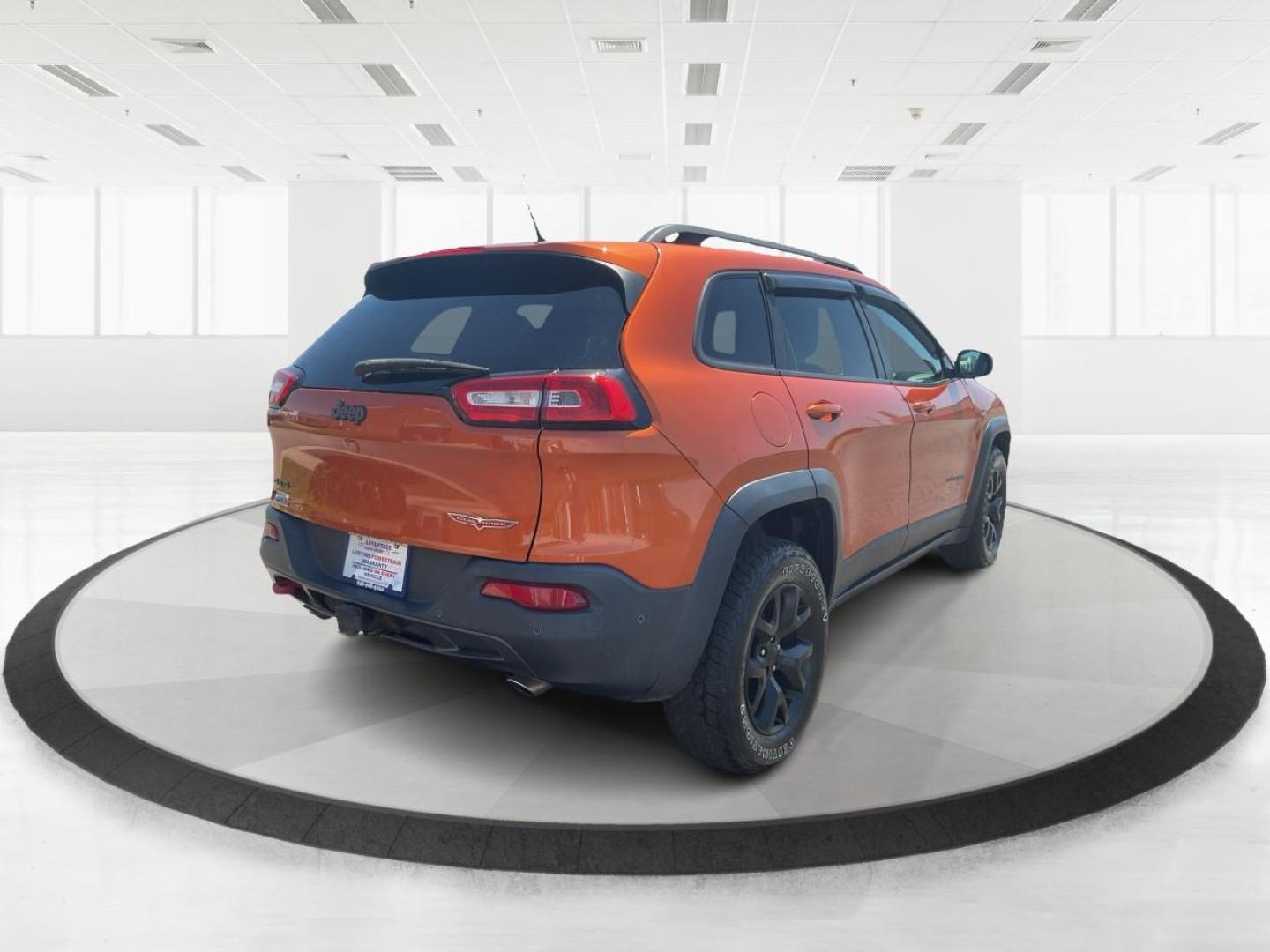 2015 Jeep Cherokee Trailhawk 4WD (1C4PJMBSXFW) with an 3.2L V6 DOHC 24V engine, 9-Speed Automatic transmission, located at 4508 South Dixie Dr, Moraine, OH, 45439, (937) 908-9800, 39.689976, -84.218452 - Photo#2