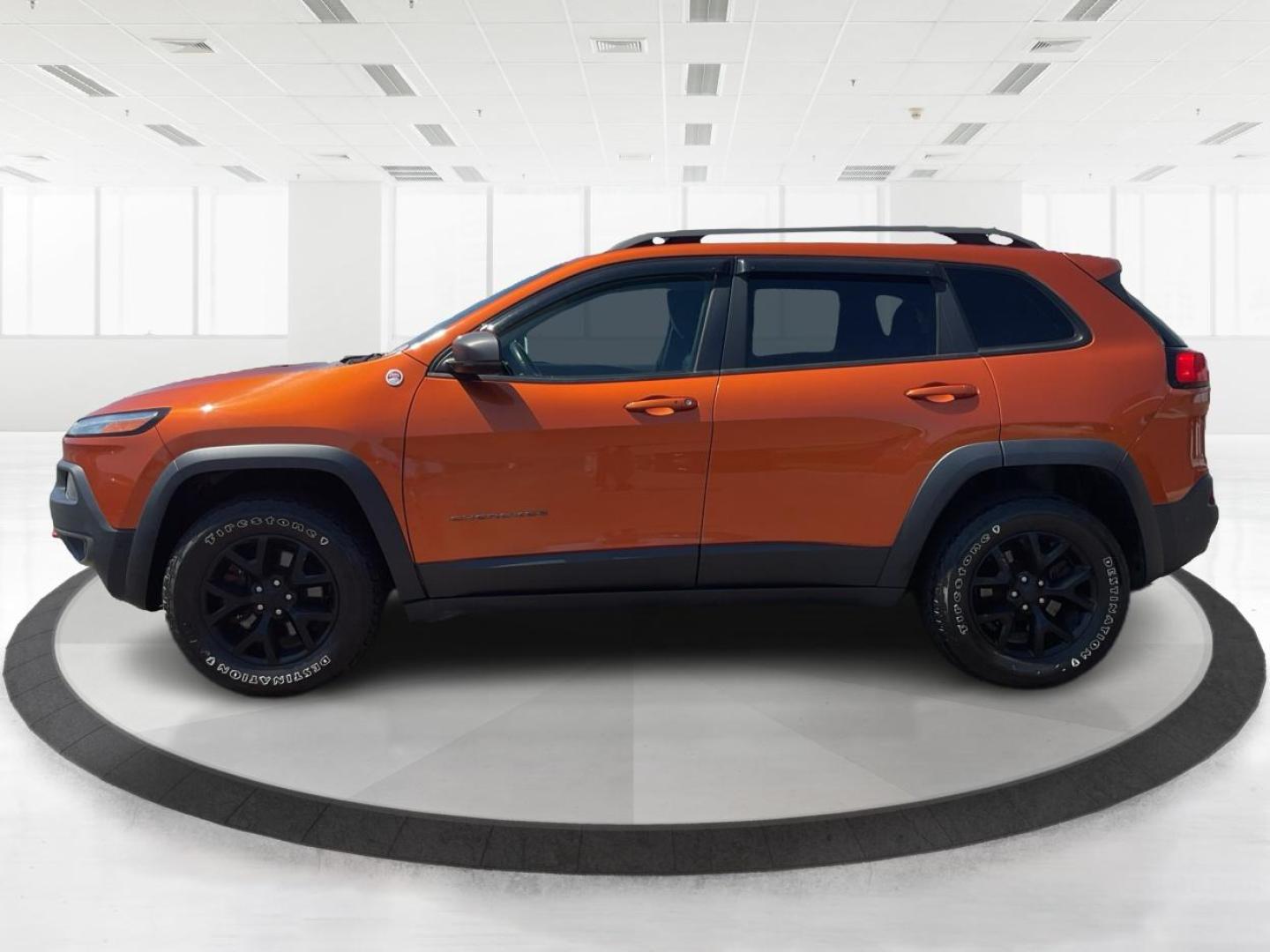 2015 Jeep Cherokee Trailhawk 4WD (1C4PJMBSXFW) with an 3.2L V6 DOHC 24V engine, 9-Speed Automatic transmission, located at 4508 South Dixie Dr, Moraine, OH, 45439, (937) 908-9800, 39.689976, -84.218452 - Photo#4