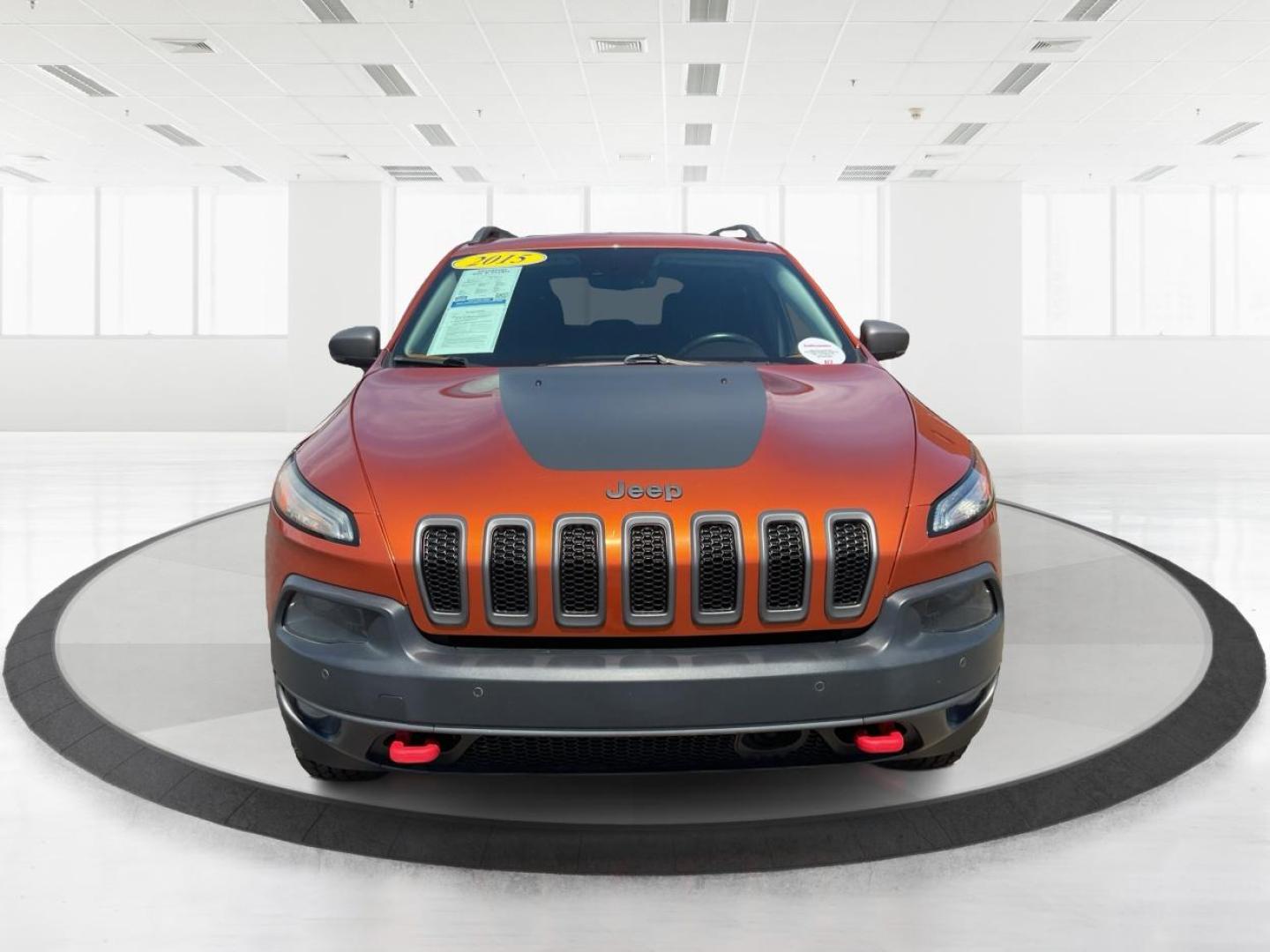 2015 Jeep Cherokee Trailhawk 4WD (1C4PJMBSXFW) with an 3.2L V6 DOHC 24V engine, 9-Speed Automatic transmission, located at 4508 South Dixie Dr, Moraine, OH, 45439, (937) 908-9800, 39.689976, -84.218452 - Photo#5