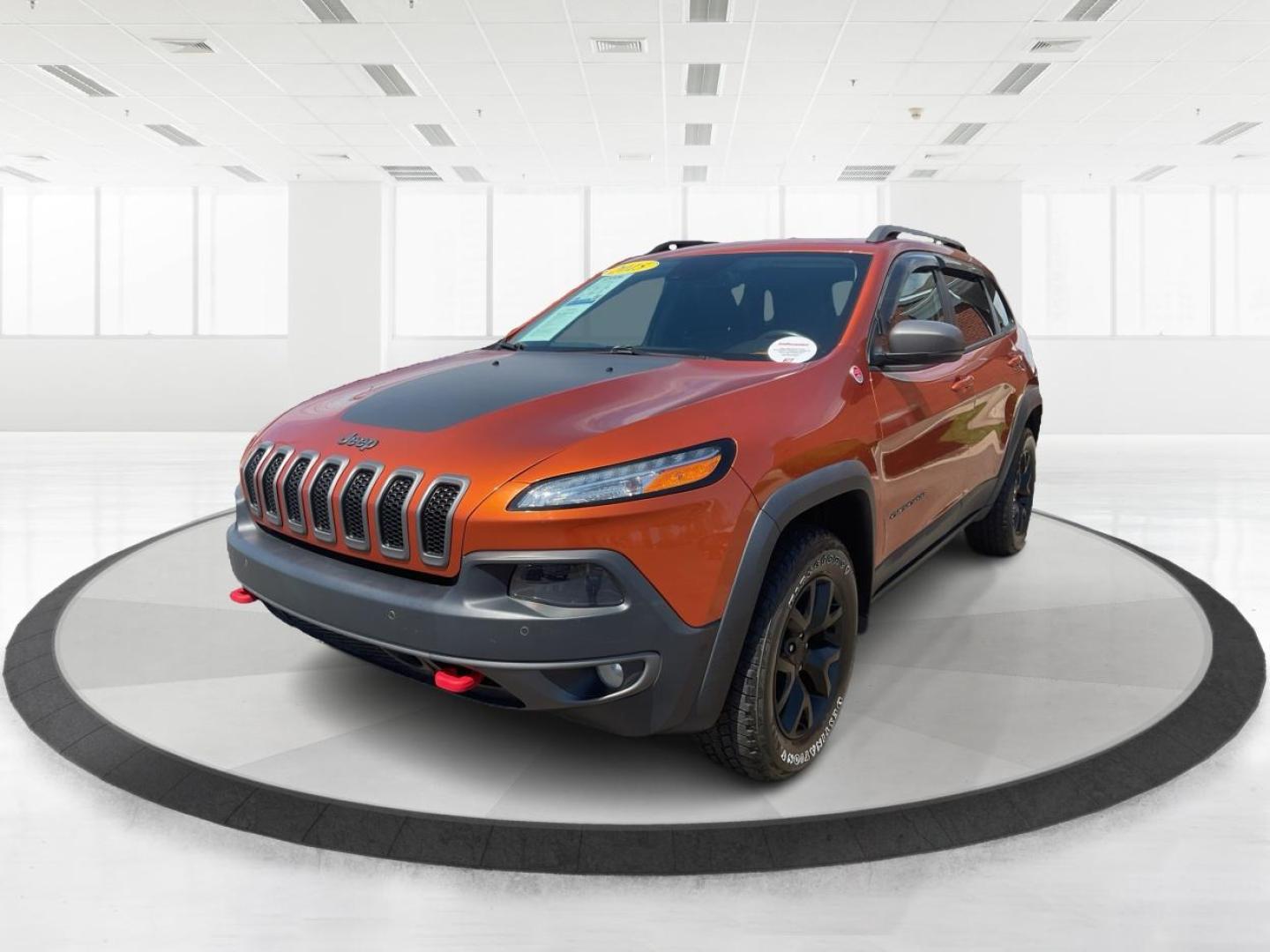 2015 Jeep Cherokee Trailhawk 4WD (1C4PJMBSXFW) with an 3.2L V6 DOHC 24V engine, 9-Speed Automatic transmission, located at 4508 South Dixie Dr, Moraine, OH, 45439, (937) 908-9800, 39.689976, -84.218452 - Photo#6