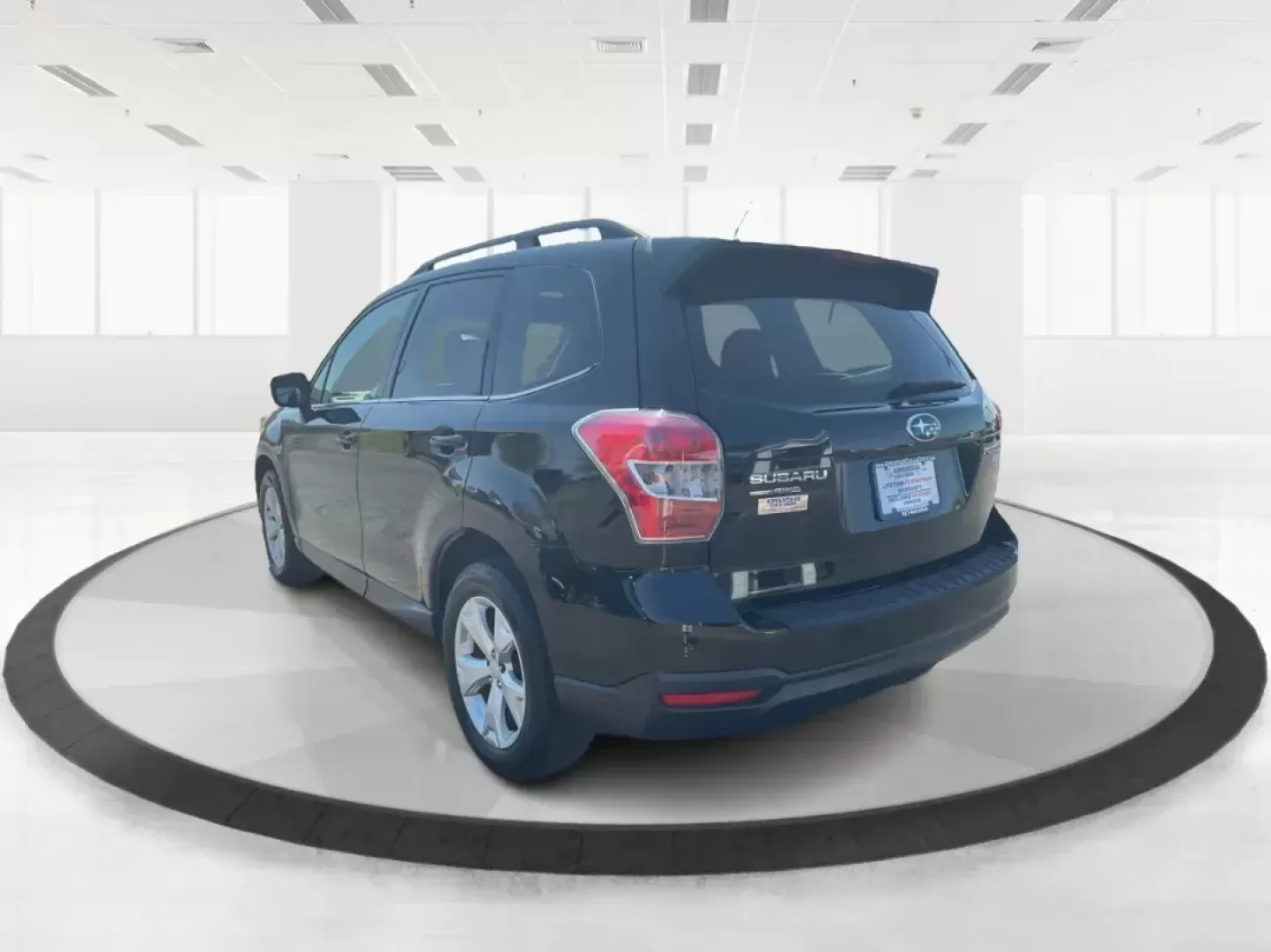 2015 Subaru Forester 2.5i Limited (JF2SJAHC5FH) with an 2.5L H-4 DOHC engine, located at 1184 Kauffman Ave, Fairborn, OH, 45324, (937) 908-9800, 39.807072, -84.030914 - Photo#5
