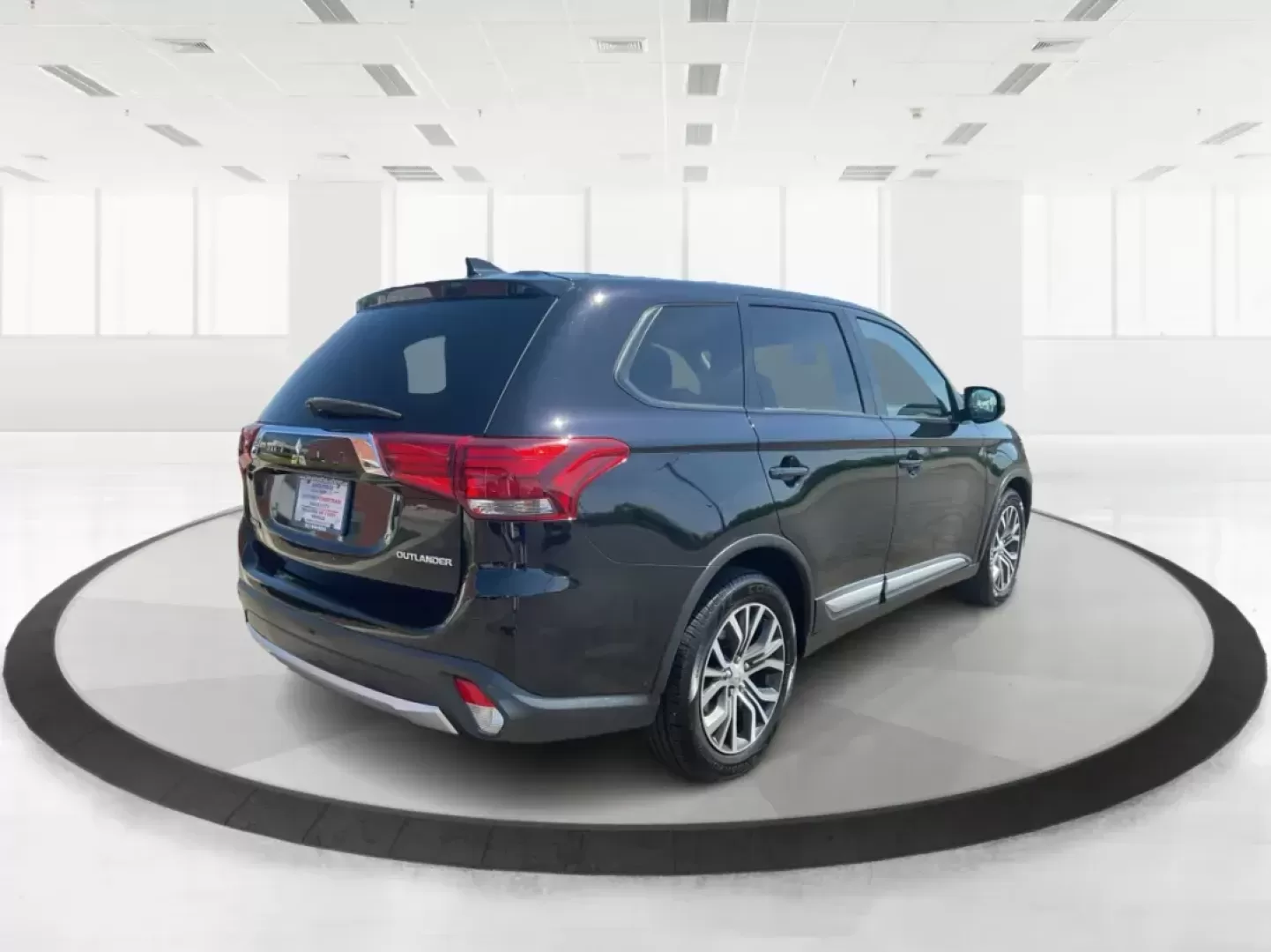 2017 Mitsubishi Outlander ES (JA4AD2A34HZ) with an 2.4L I-4 variable valve control engine, located at 1951 S Dayton Lakeview Rd., New Carlisle, OH, 45344, (937) 908-9800, 39.890999, -84.050255 - Photo#2