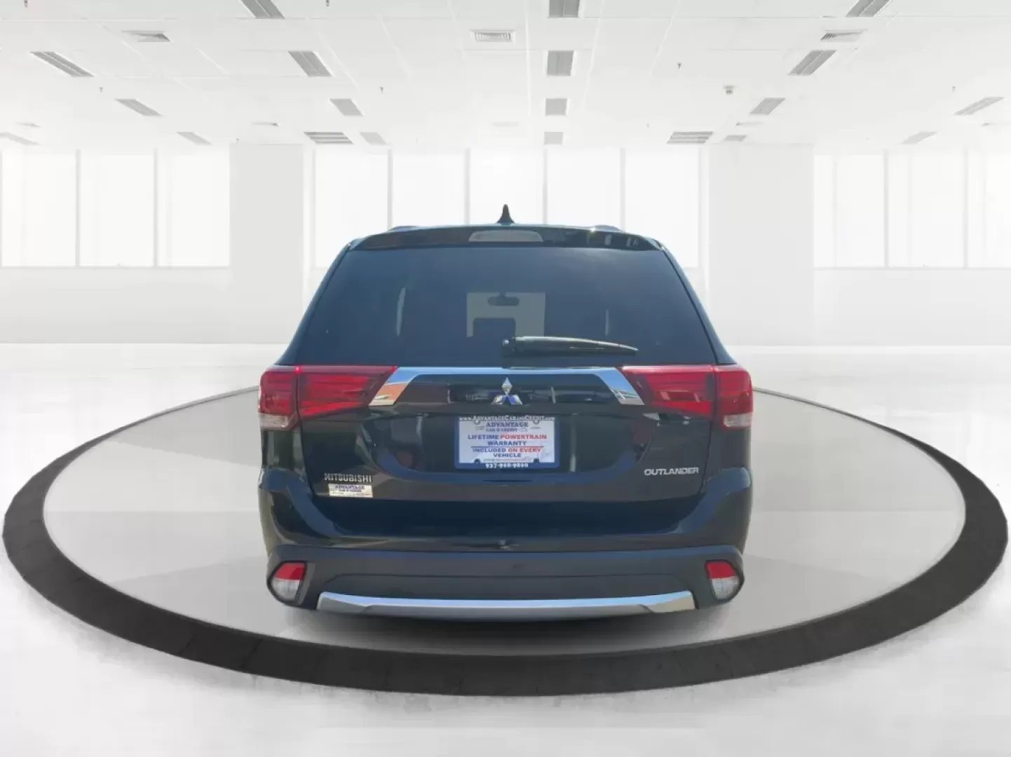 2017 Mitsubishi Outlander ES (JA4AD2A34HZ) with an 2.4L I-4 variable valve control engine, located at 1951 S Dayton Lakeview Rd., New Carlisle, OH, 45344, (937) 908-9800, 39.890999, -84.050255 - Photo#3
